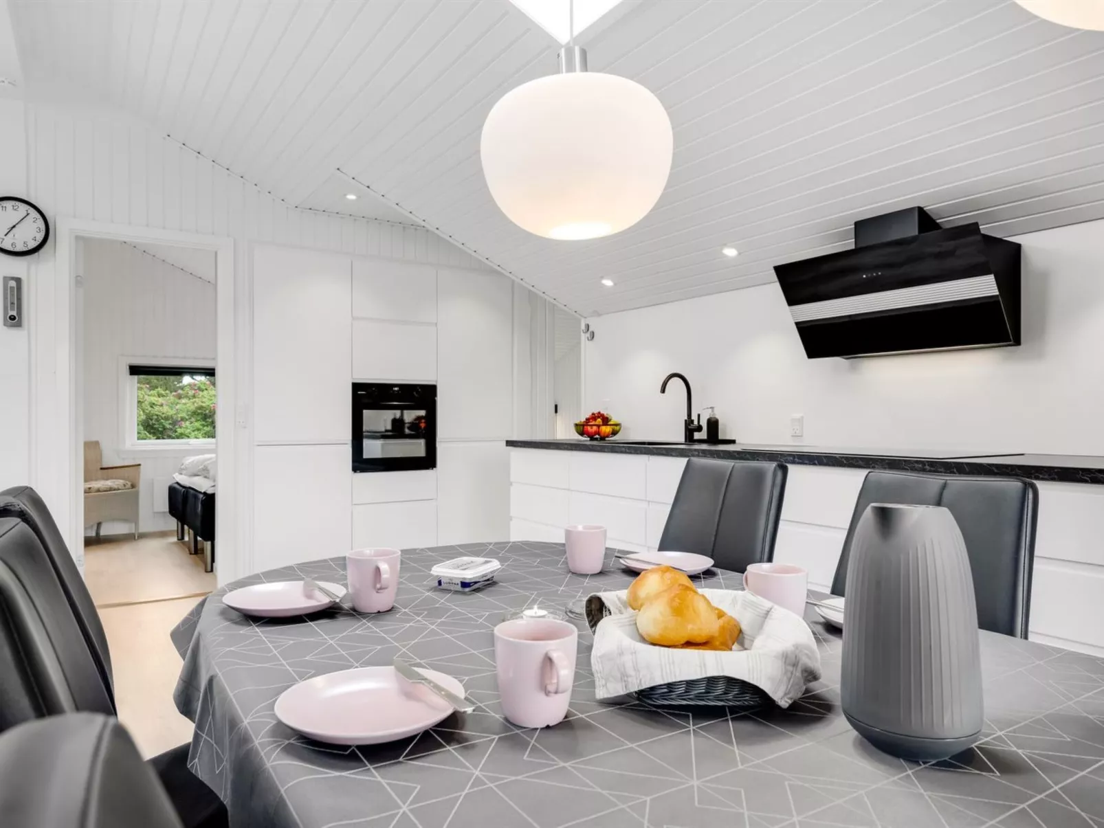 "Kari" - 900m from the sea-Dedans