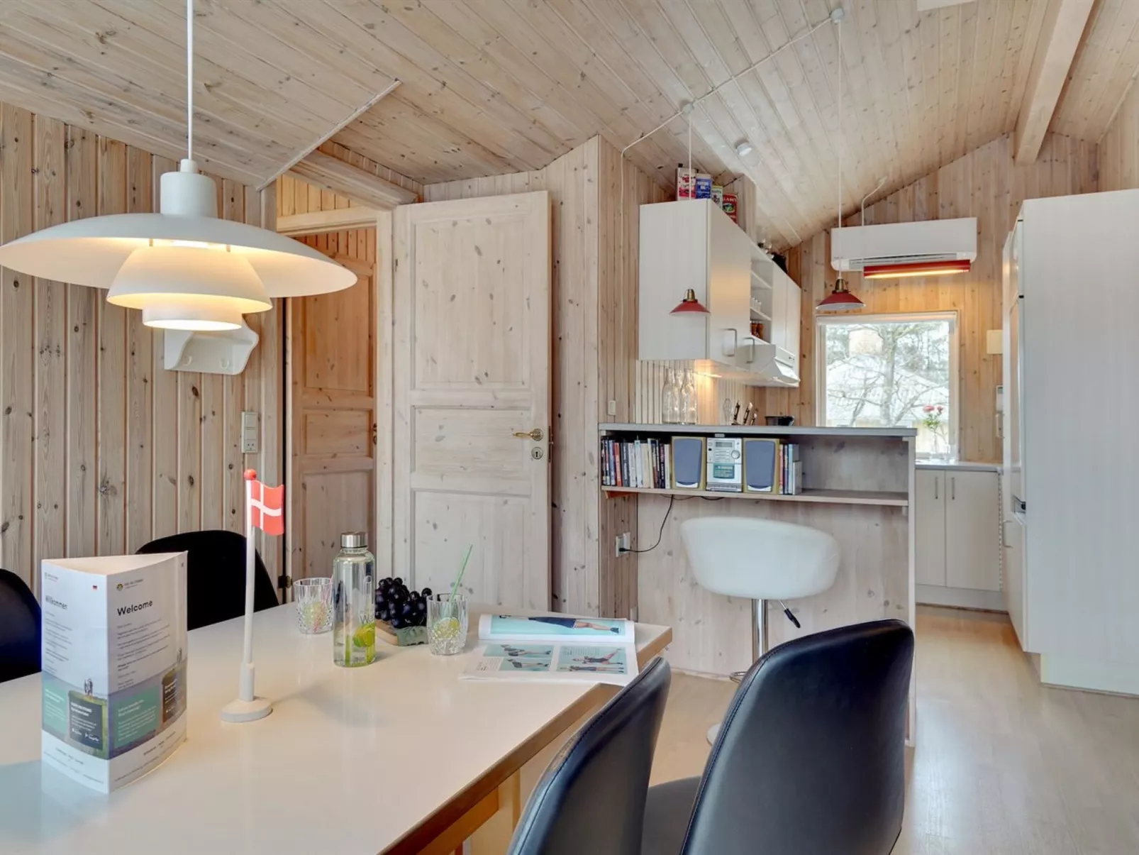 "Halla" - 200m to the fjord-Dedans