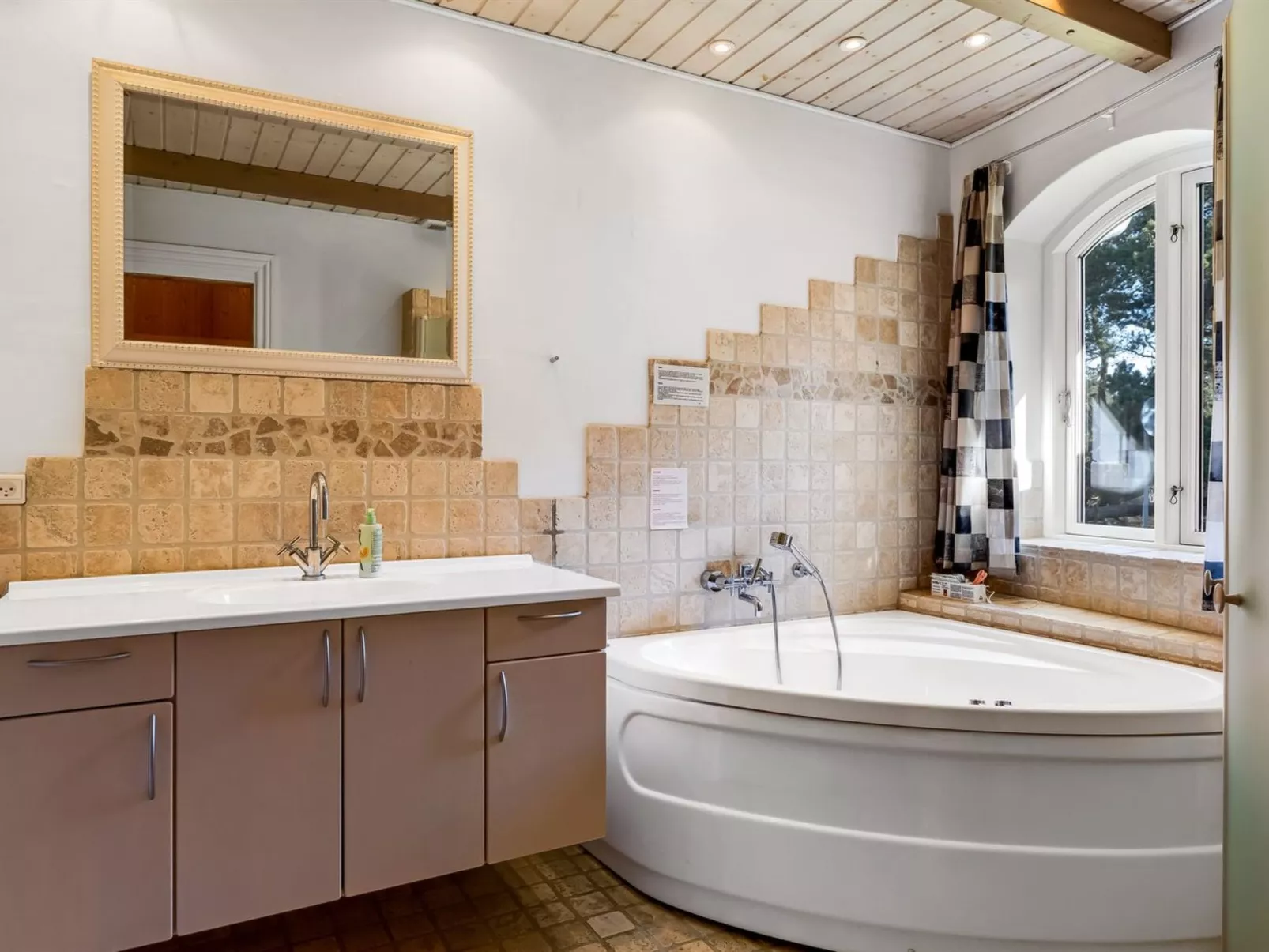 "Agusta" - 1.1km from the sea-Inside