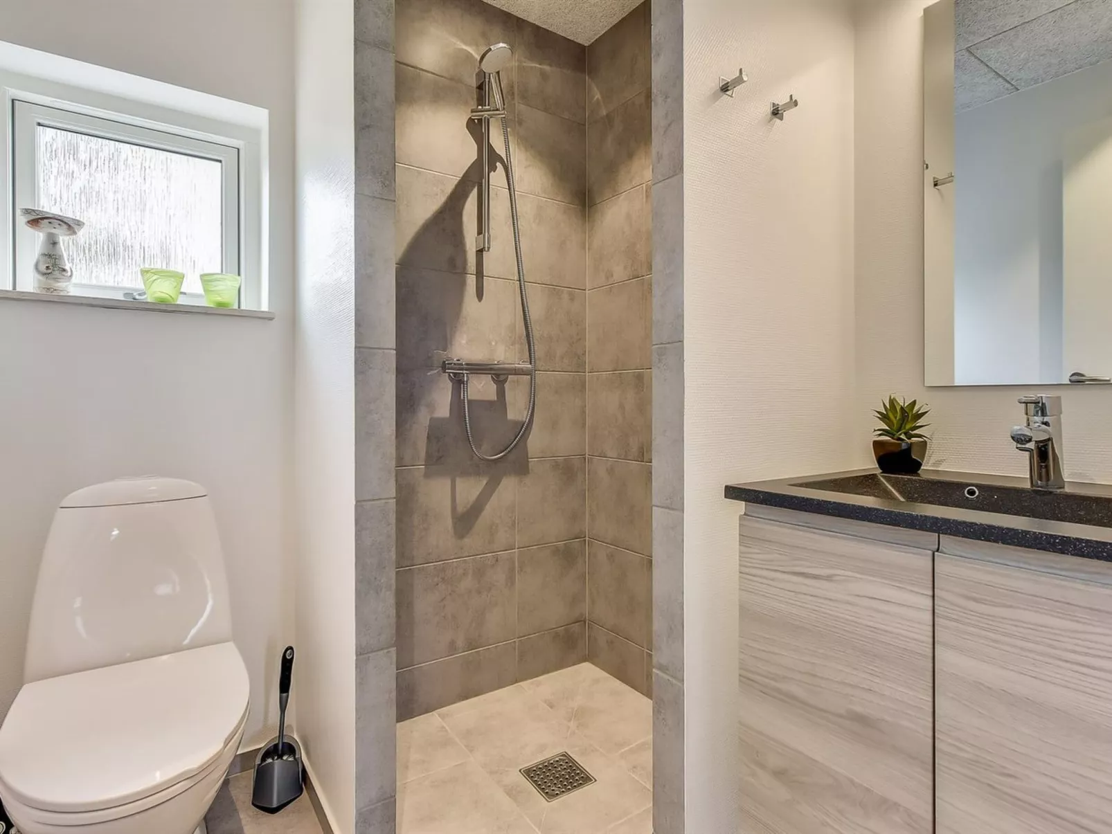 "Stacey" - 800m from the sea-Inside