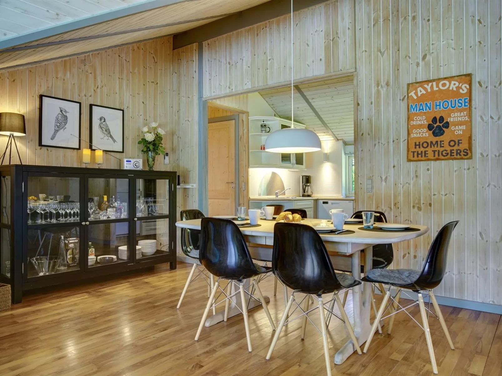 "Sida" - 600m from the sea-Drinnen