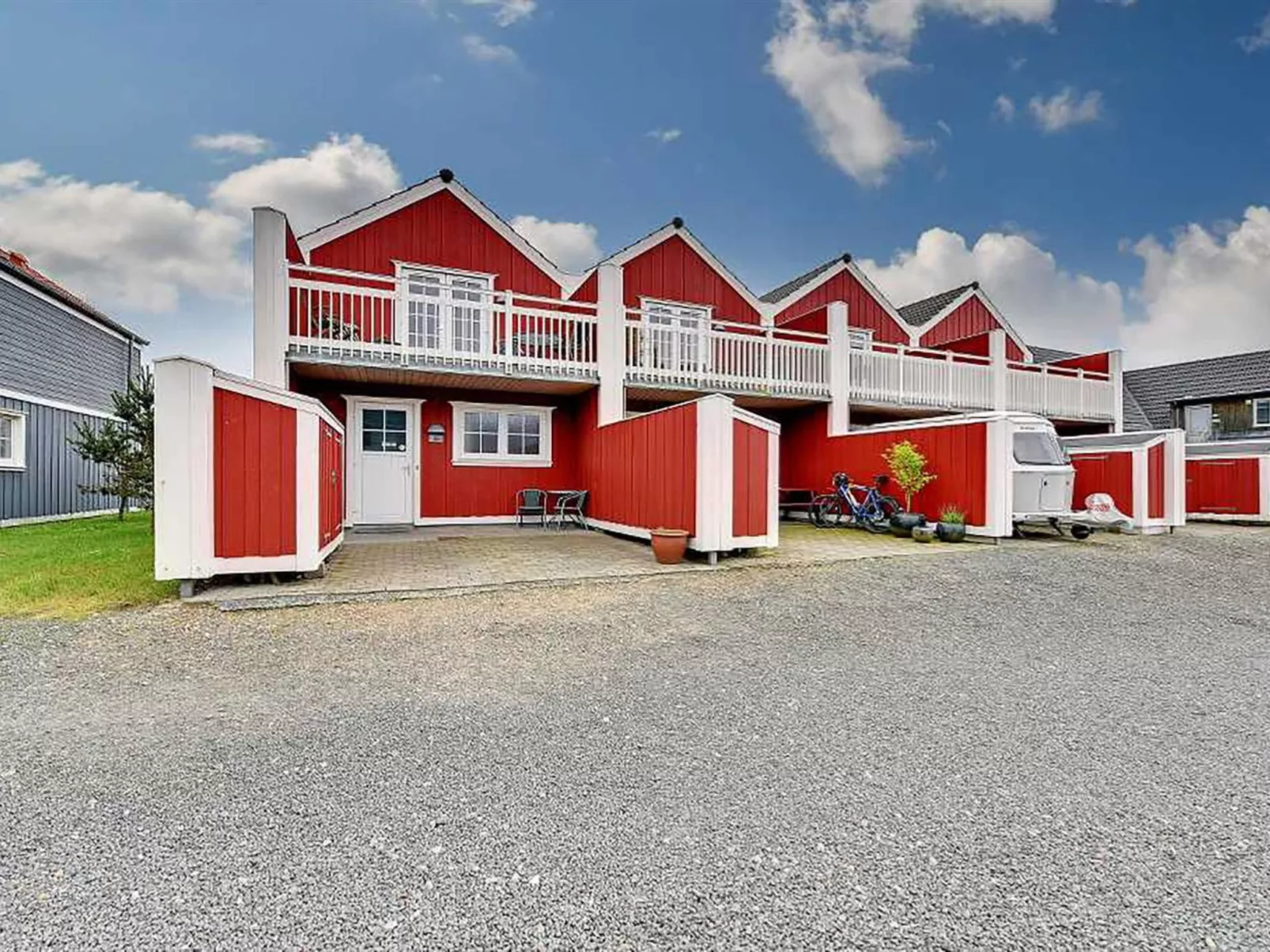 "Guthir" - 1.2km from the sea-Outside