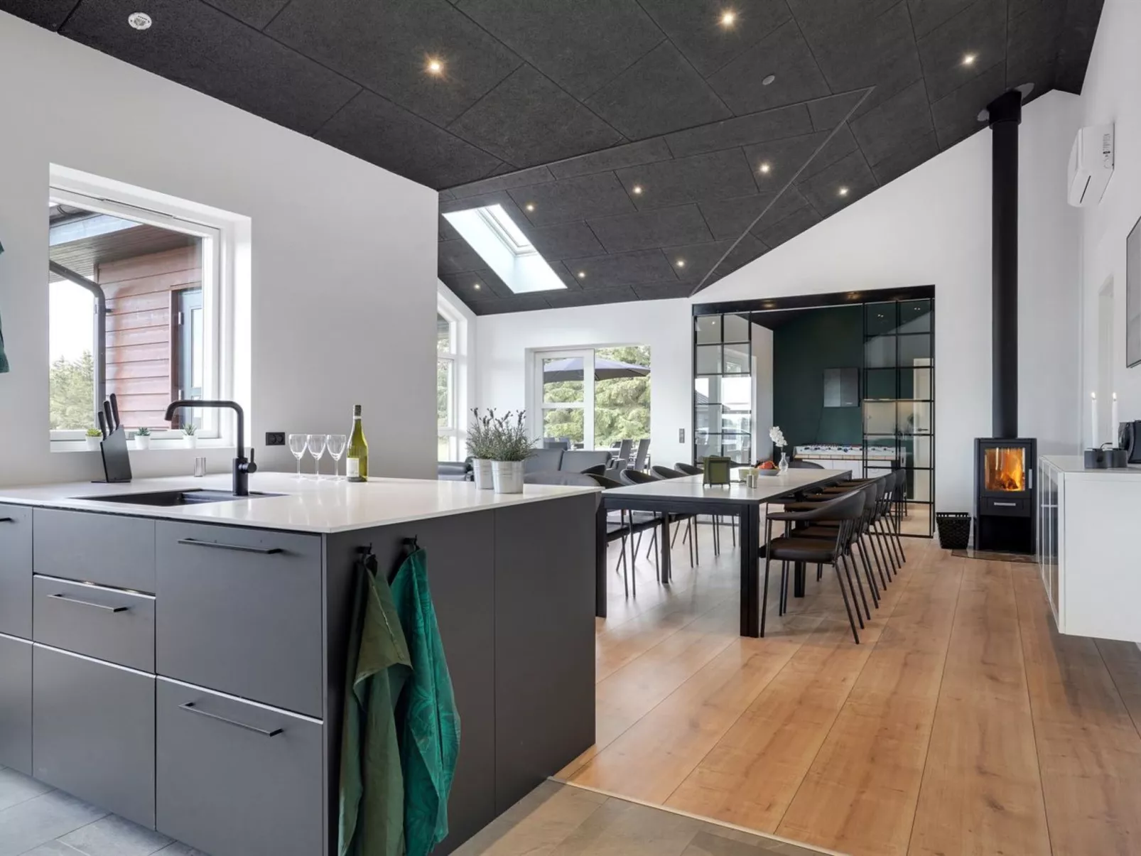 "Moreen" - 1.5km from the sea-Inside