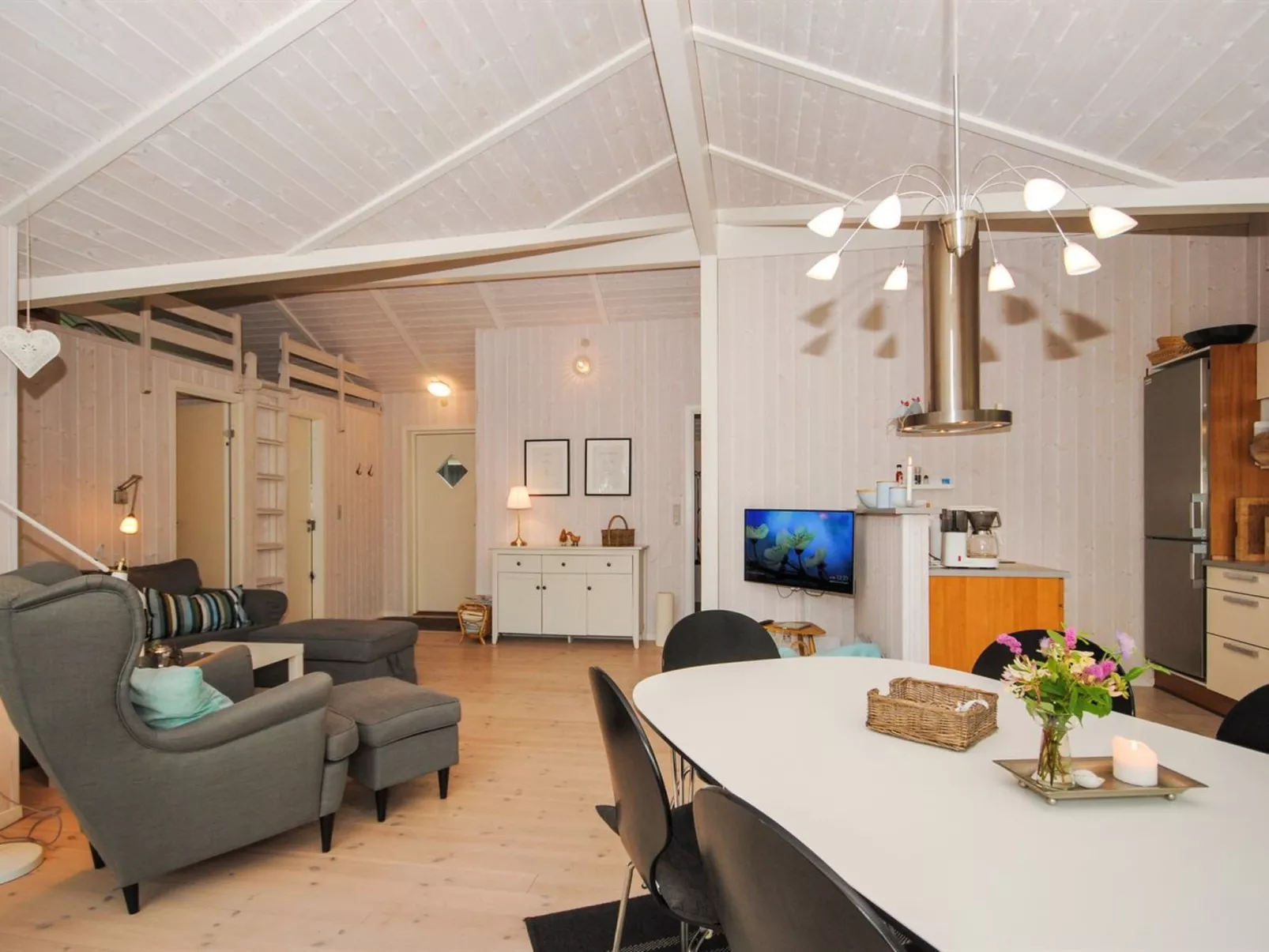 "Evelina" - 150m to the fjord-Inside