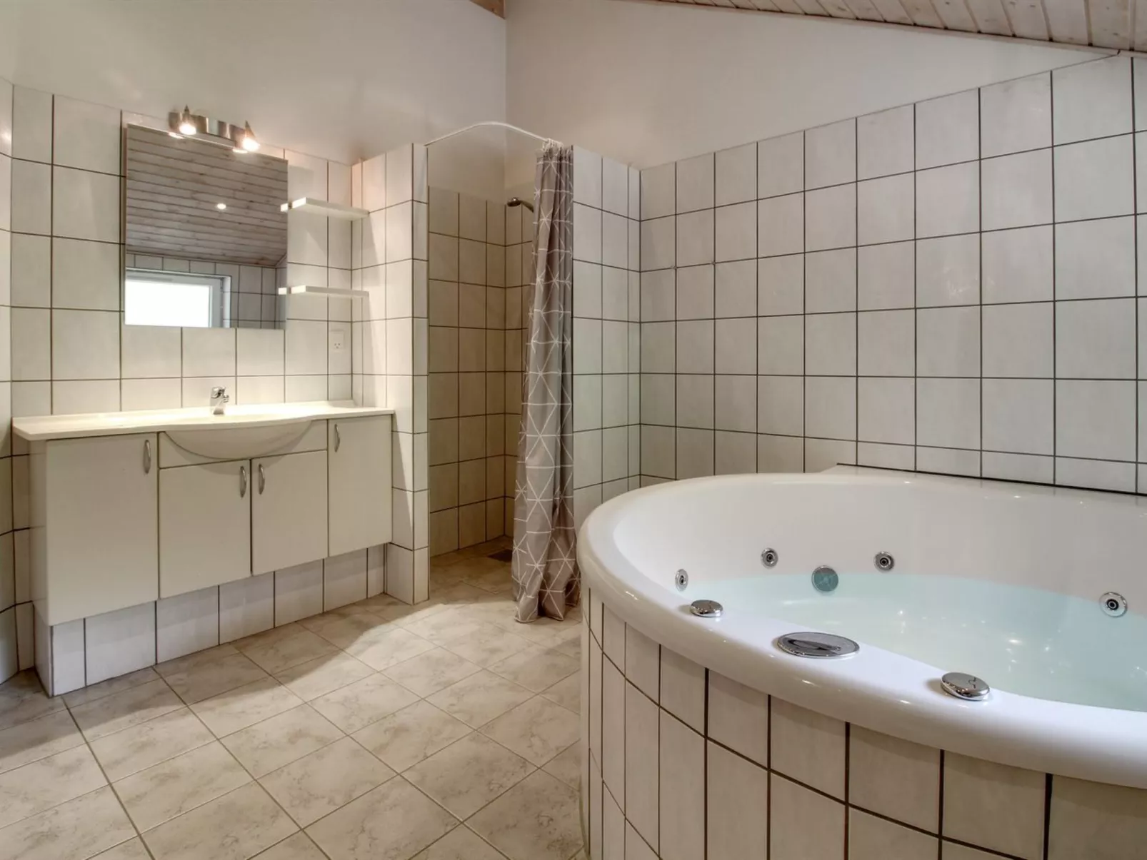 "Taisto" - 1.8km from the sea-Inside