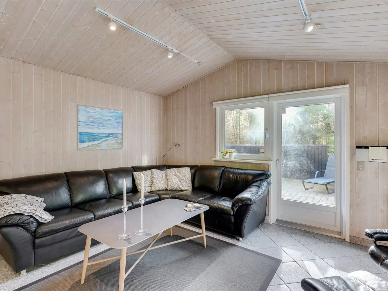 "Jul" - 900m from the sea-Dedans