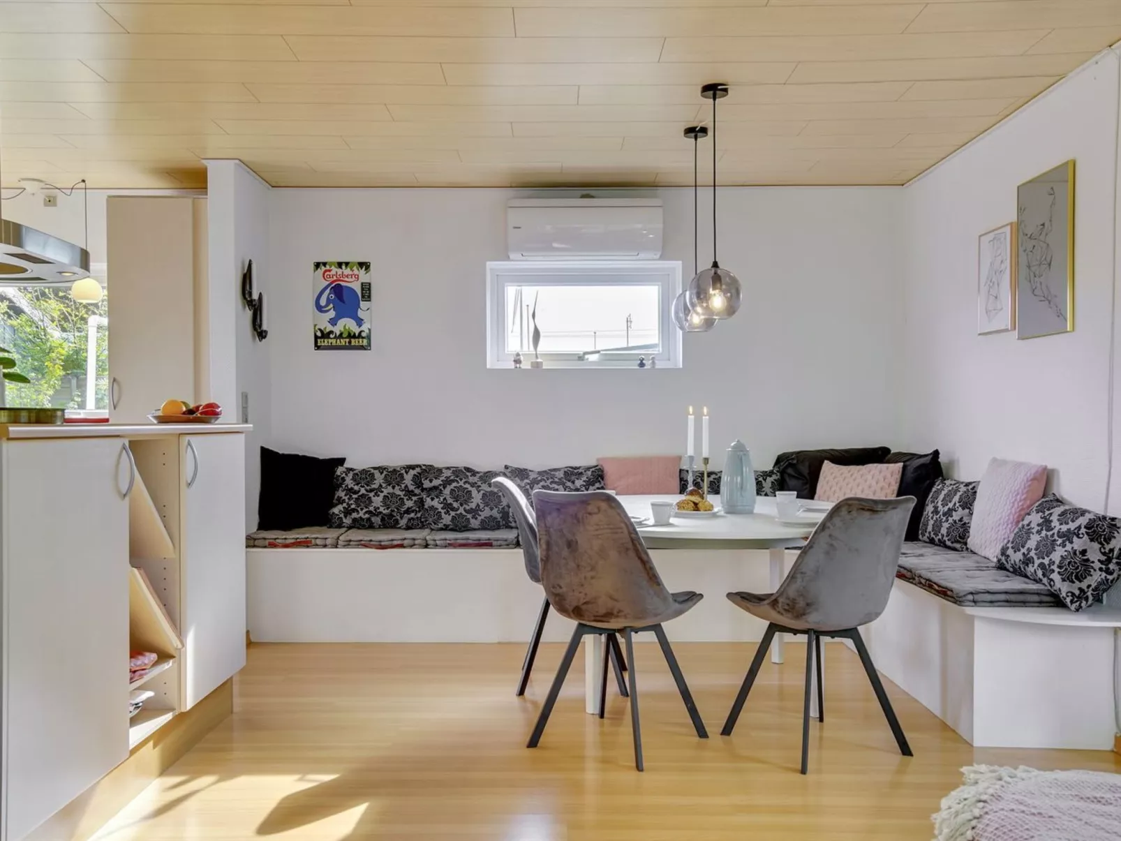 "Hattie" - 100m from the sea-Drinnen