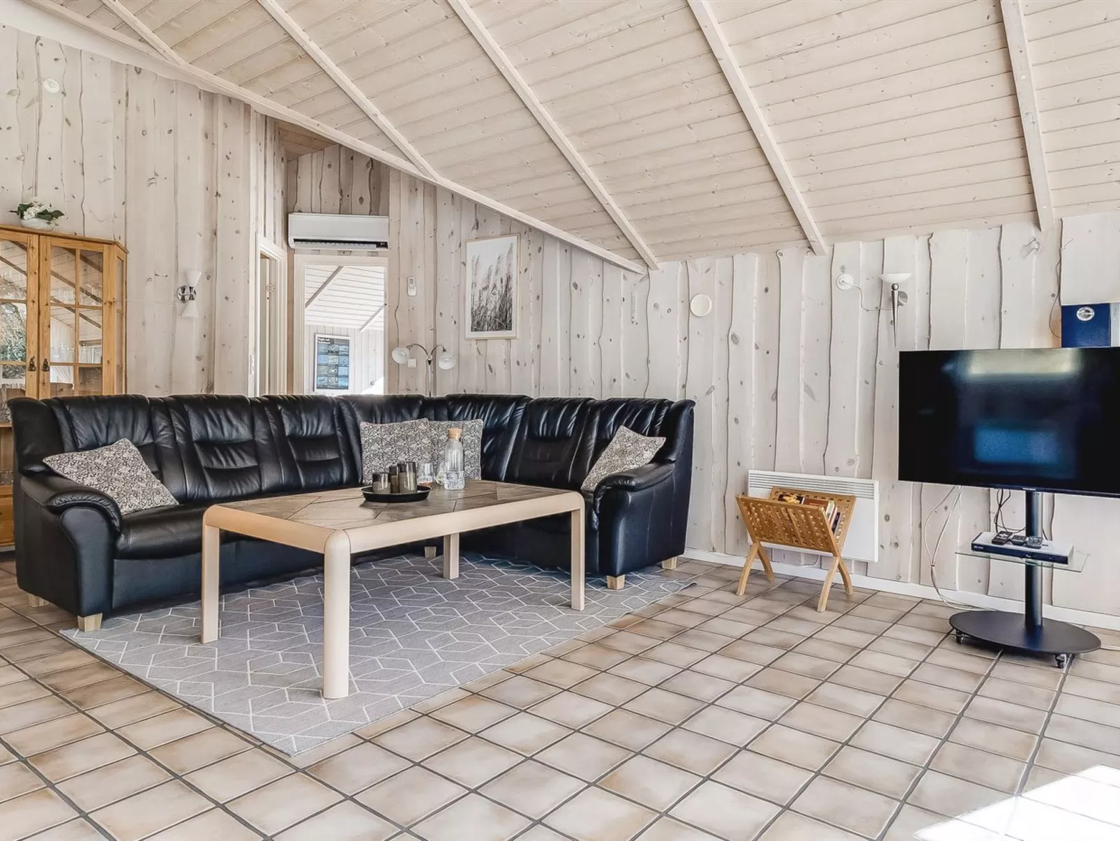 "Tovi" - 4km from the sea-Inside