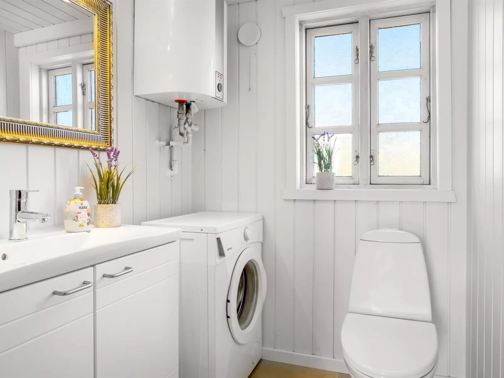 "Guthfrith" - 100m from the sea-Dedans