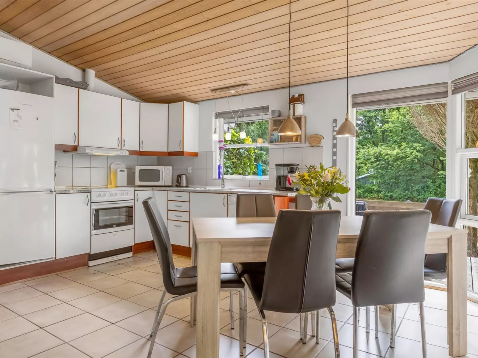 "Marret" - 30km from the sea-Inside