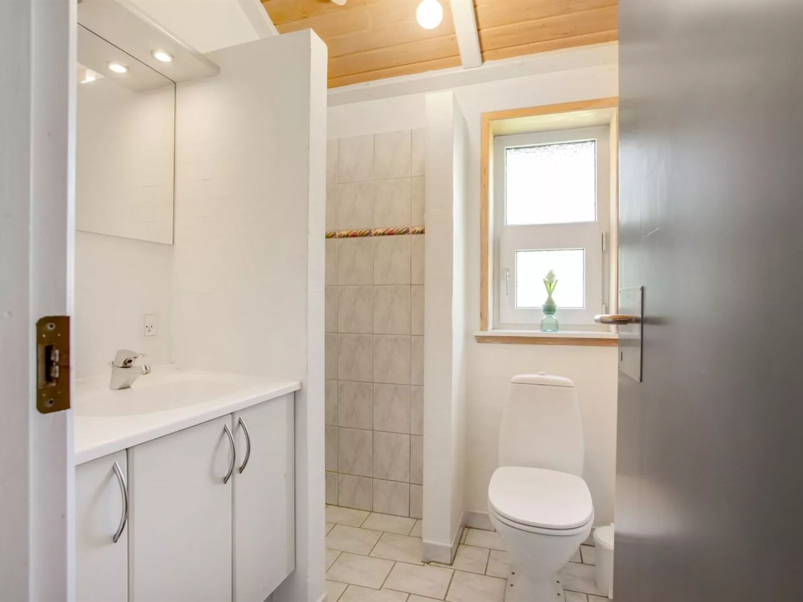 "Winder" - 1.3km from the sea-Inside