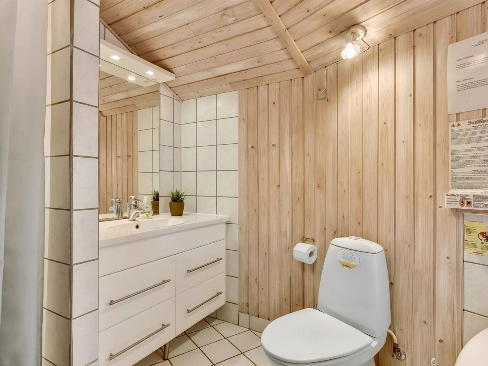 "Hjalmar" - 400m from the sea-Inside