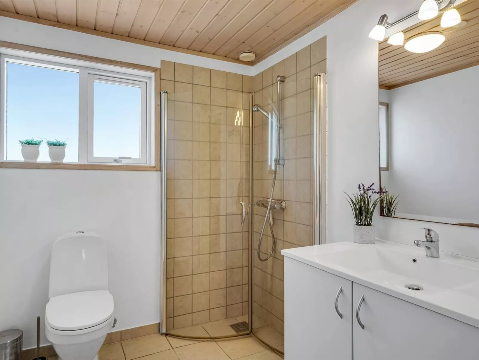 "Oskarvine" - 900m from the sea-Inside