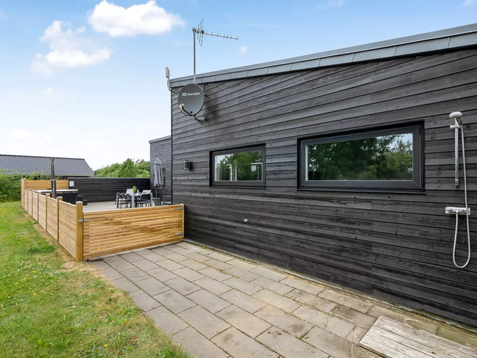 "Weike" - 950m to the fjord-Outside