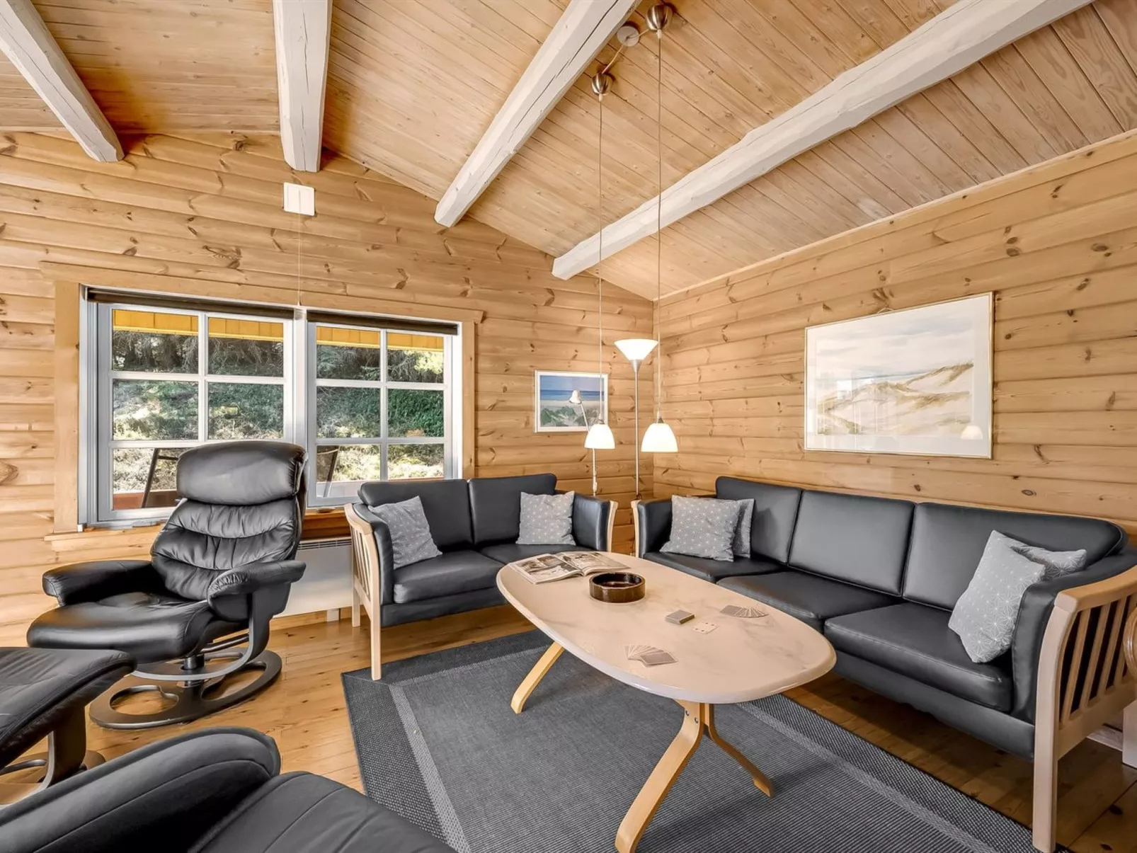 "Yaris" - 800m to the fjord-Inside