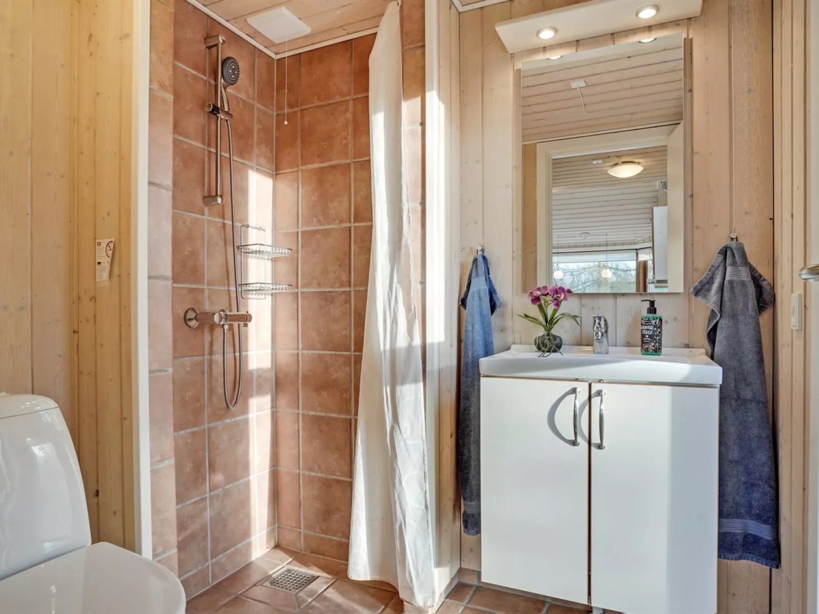 "Swarte" - 30km from the sea-Inside