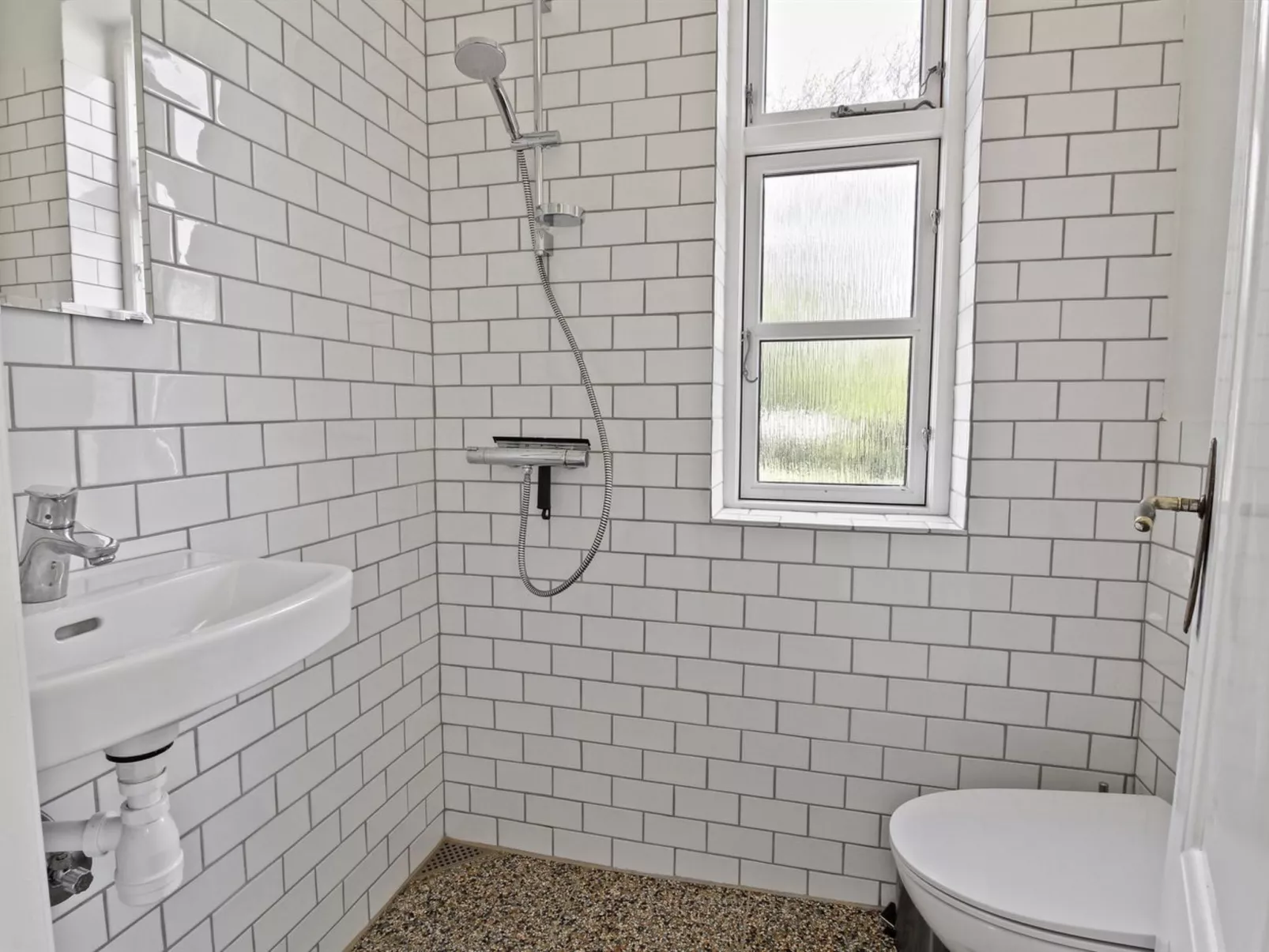 "Lilli" - 2km to the fjord-Drinnen