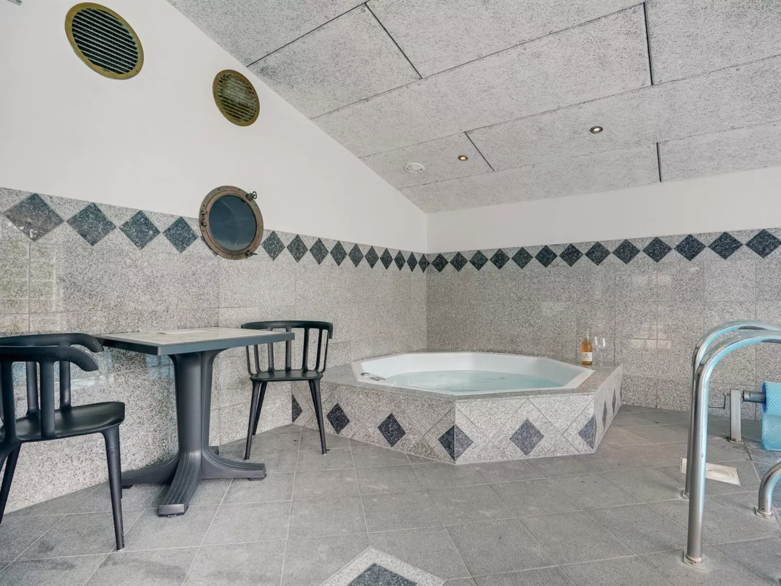 "Nana" - 4km from the sea-Drinnen