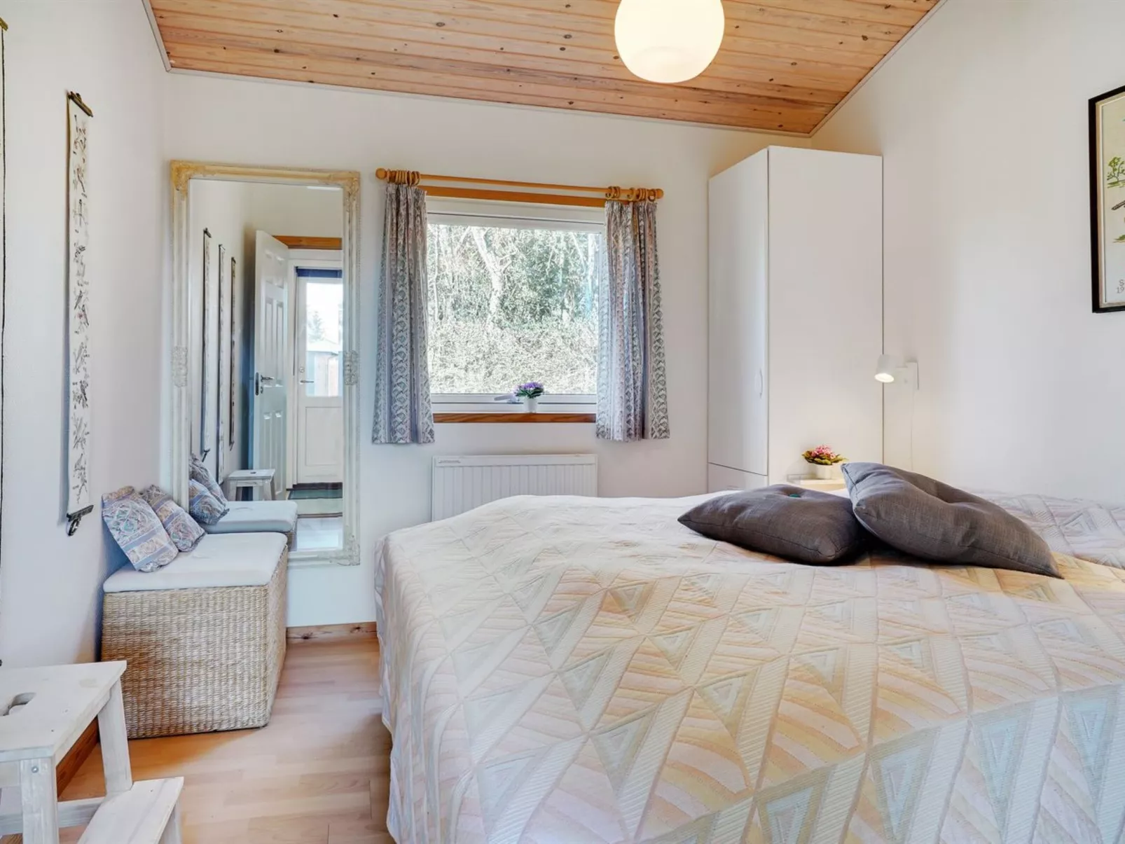 "Guthrik" - 900m from the sea-Inside