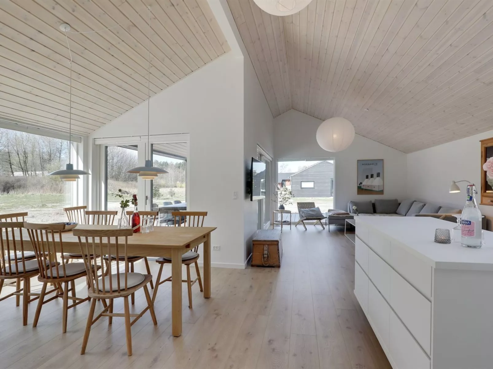 "Oke" - 350m from the sea-Drinnen