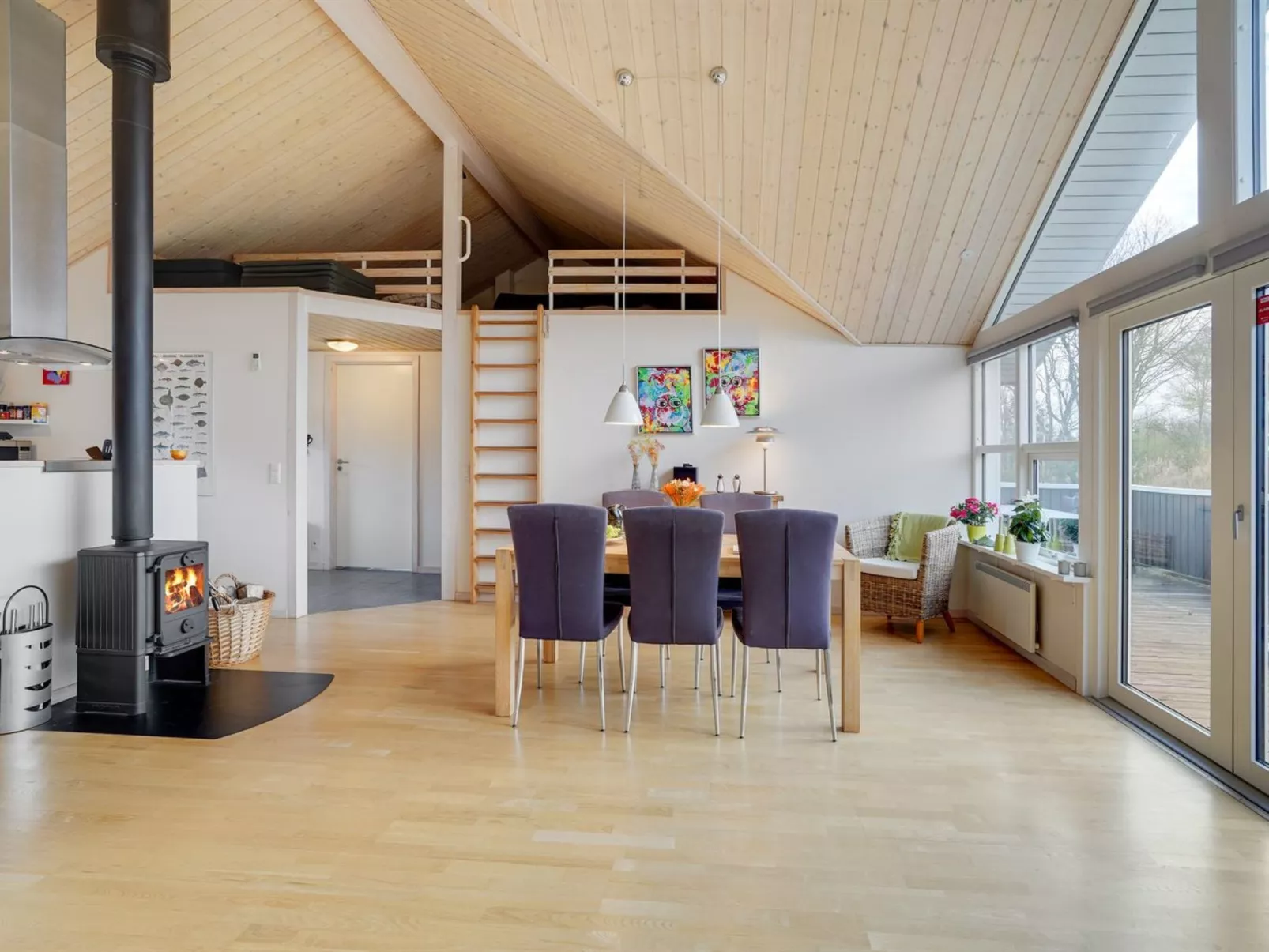 "Daina" - 400m to the fjord-Drinnen