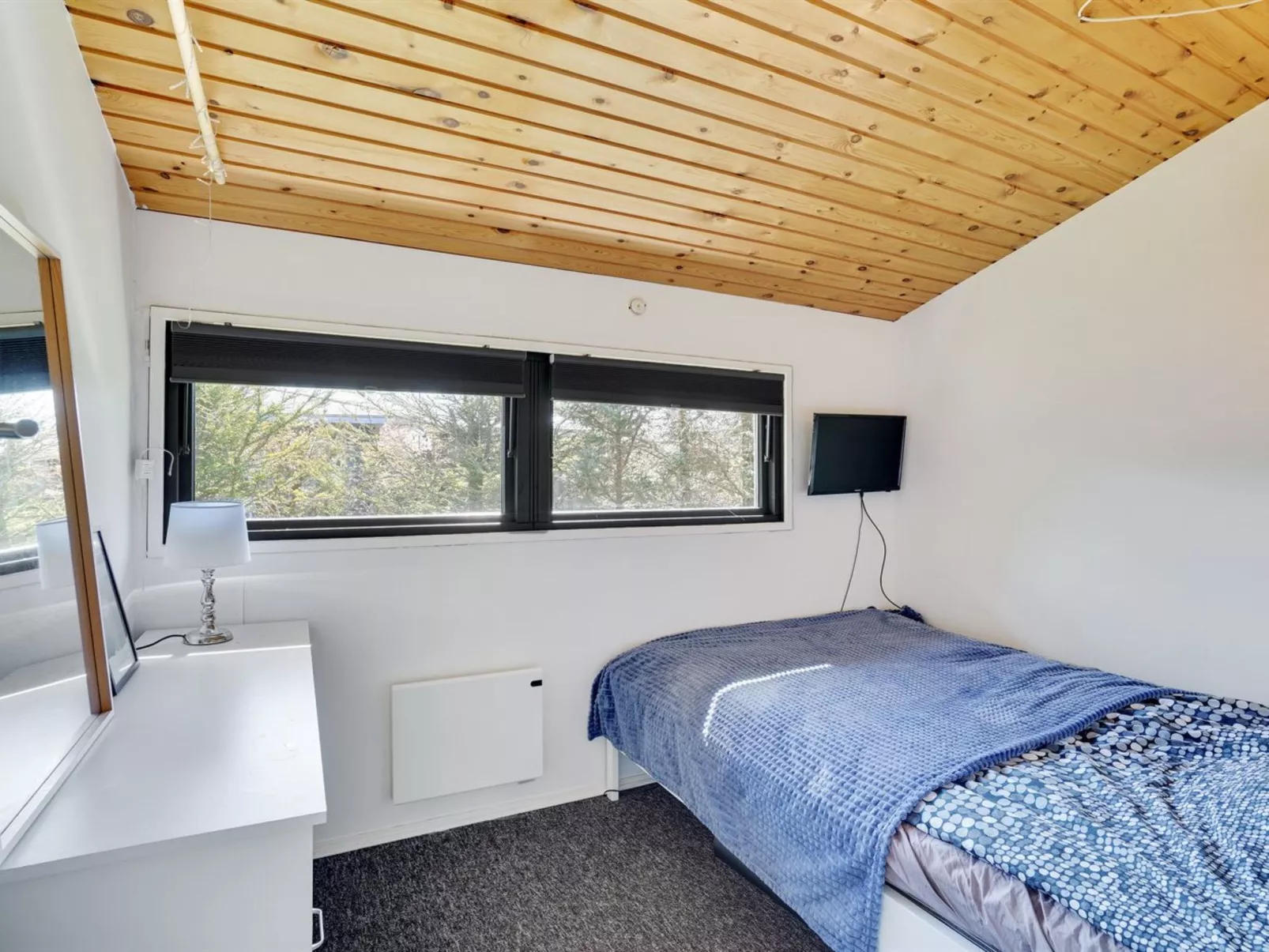 "Matilde" - 400m to the fjord-Inside