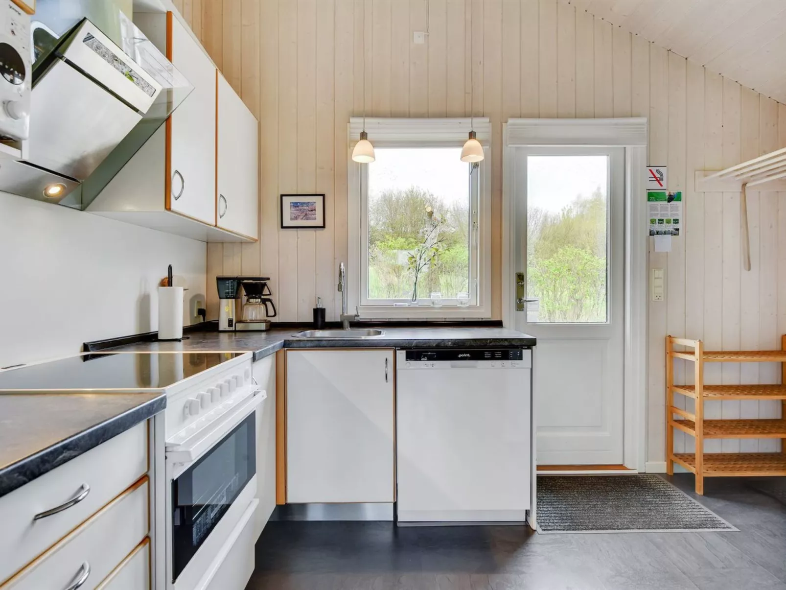 "Hwiting" - 200m from the sea-Inside