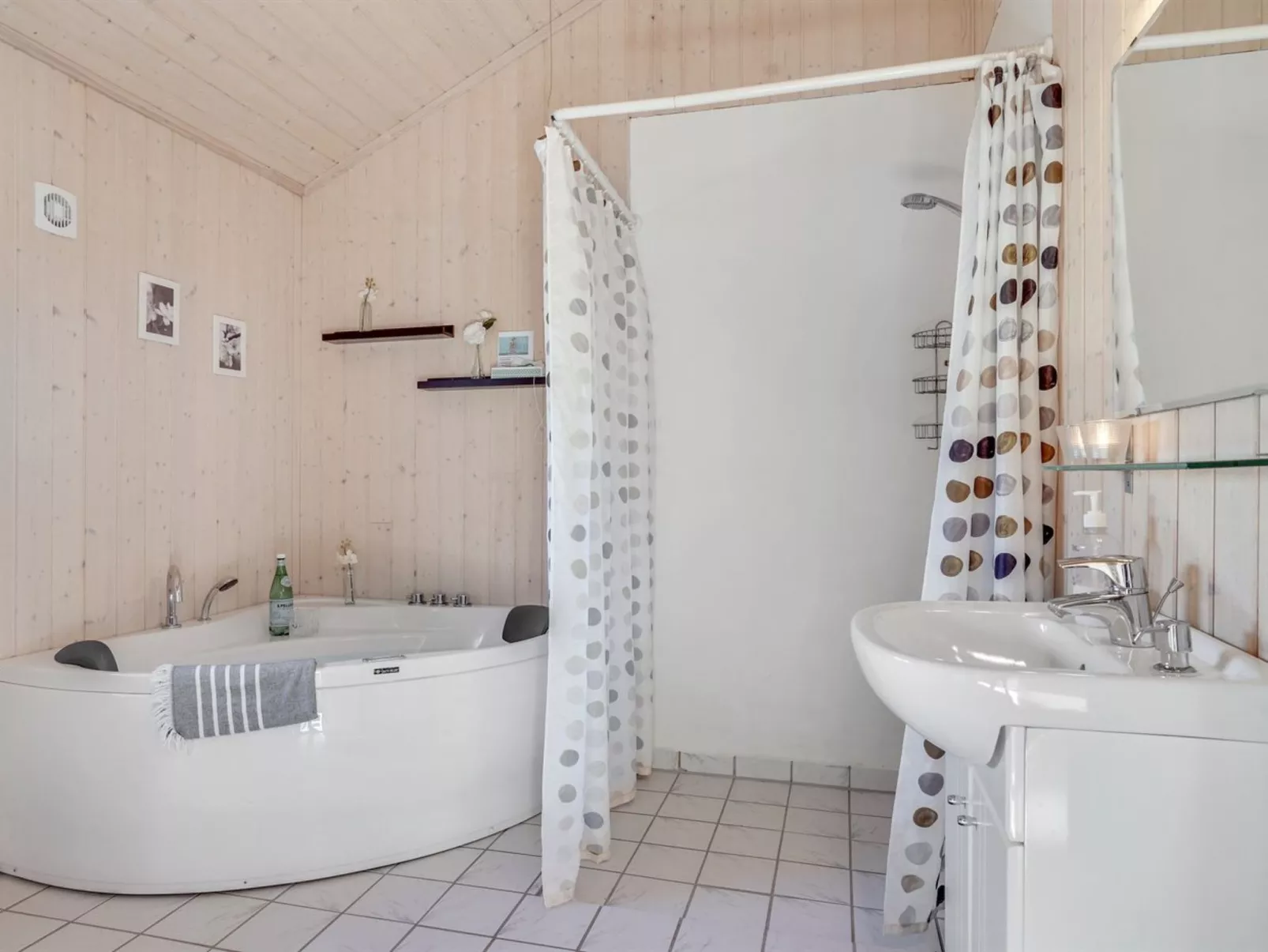 "Jil" - 750m from the sea-Drinnen