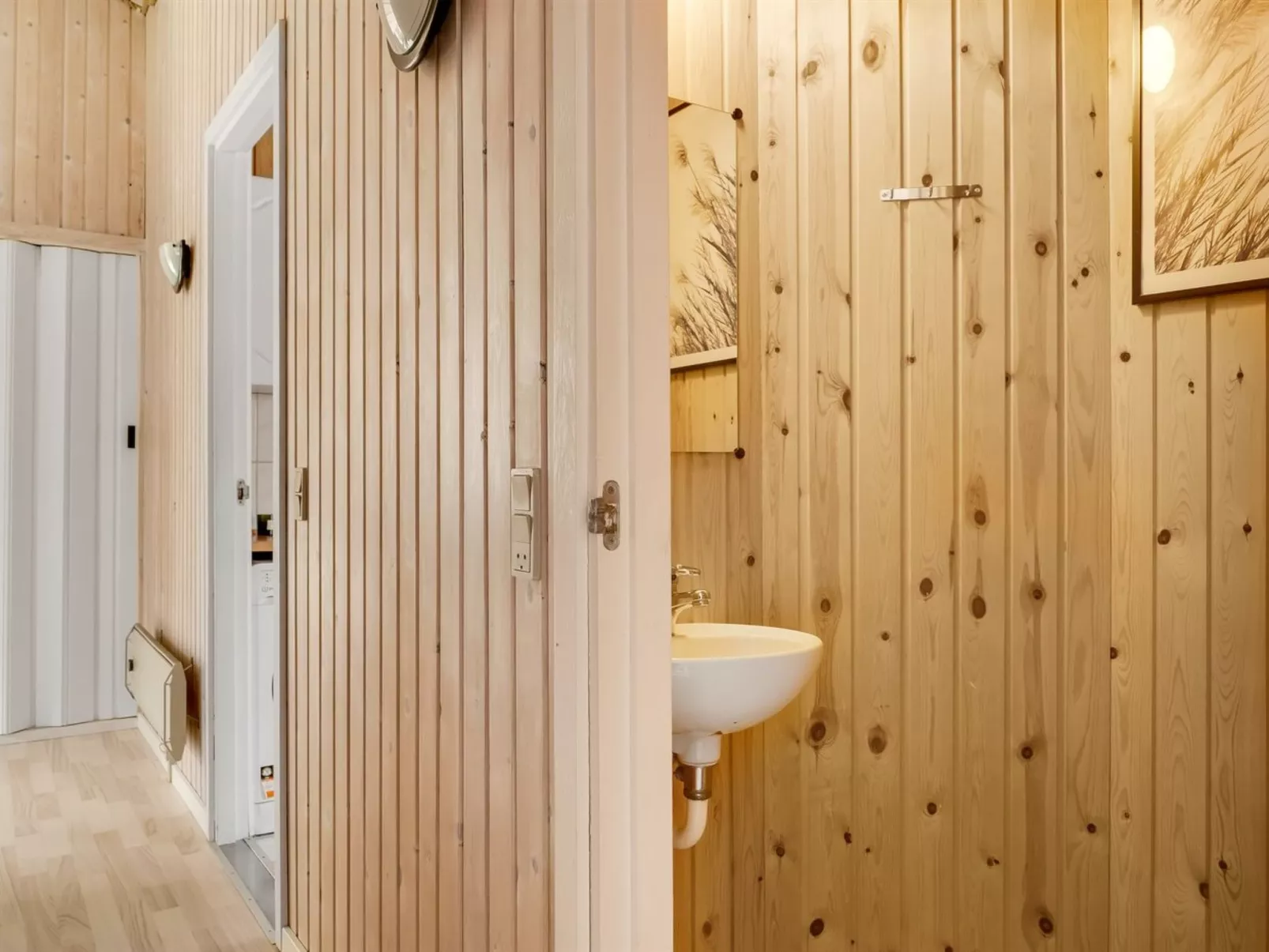 "Aja" - 900m from the sea-Drinnen