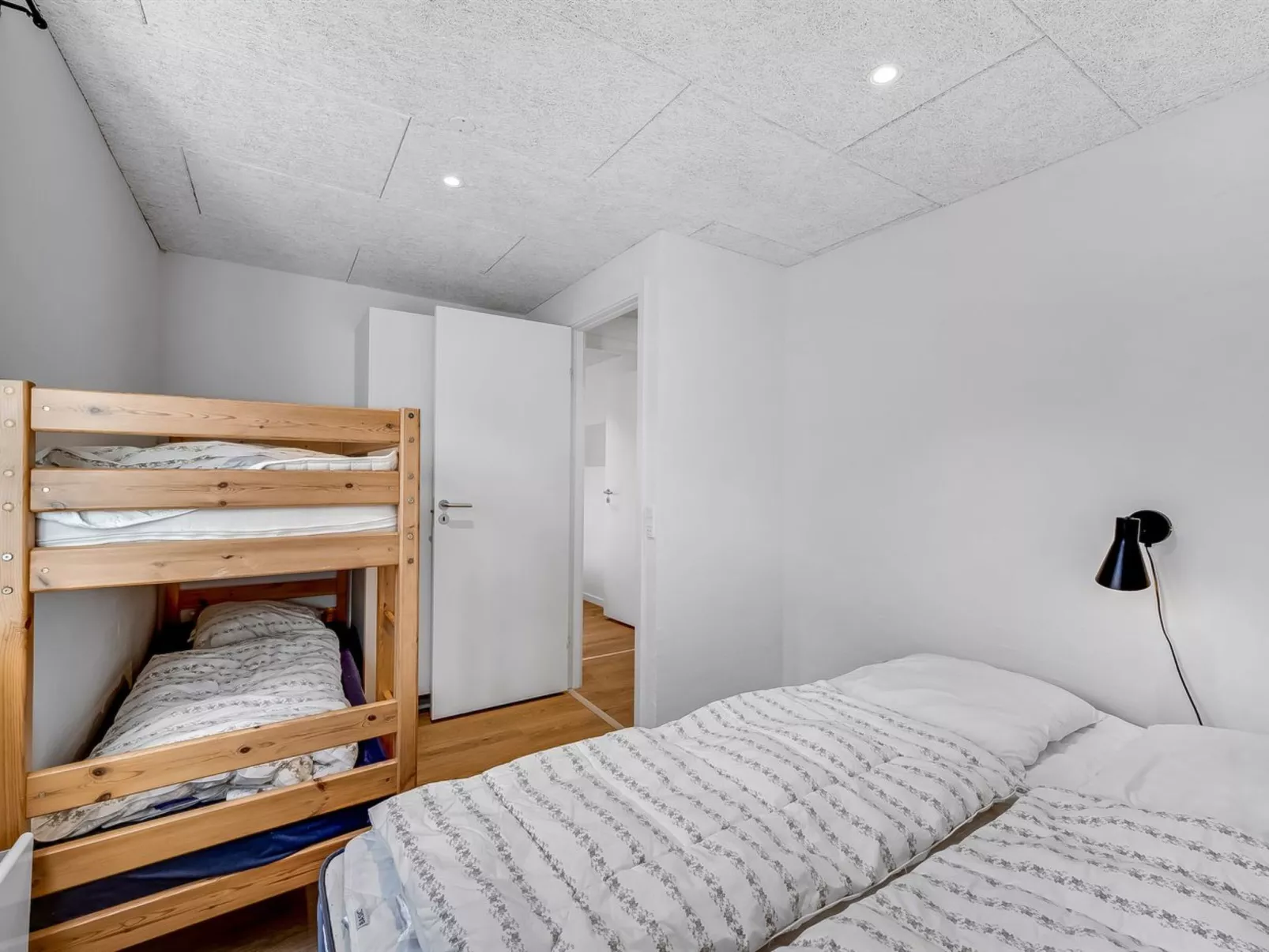 "Thana" - 1.4km from the sea-Dedans