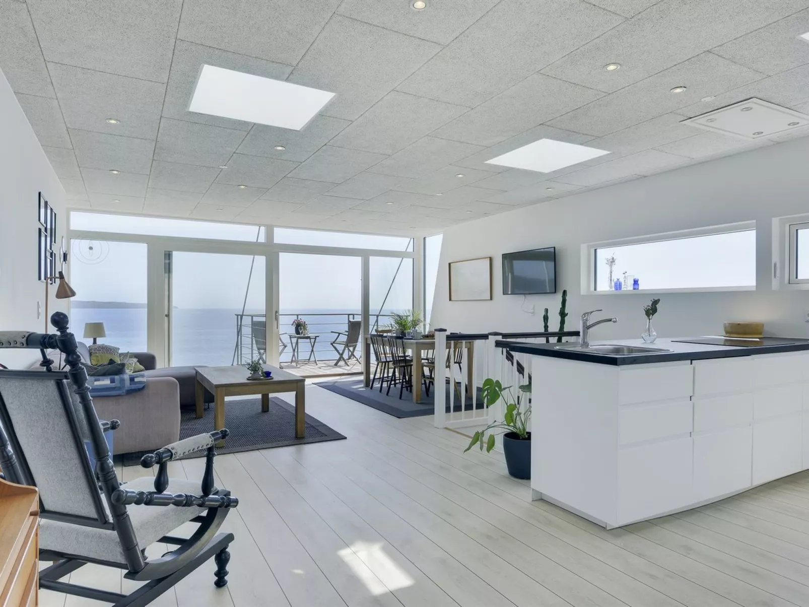 "Herewardus" - 10m to the fjord-Drinnen