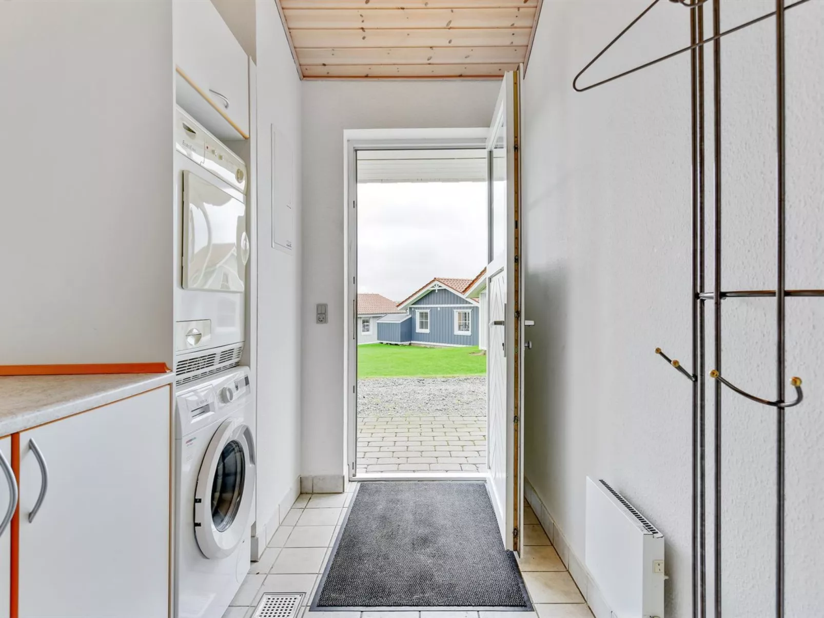 "Karina" - 150m to the fjord-Drinnen