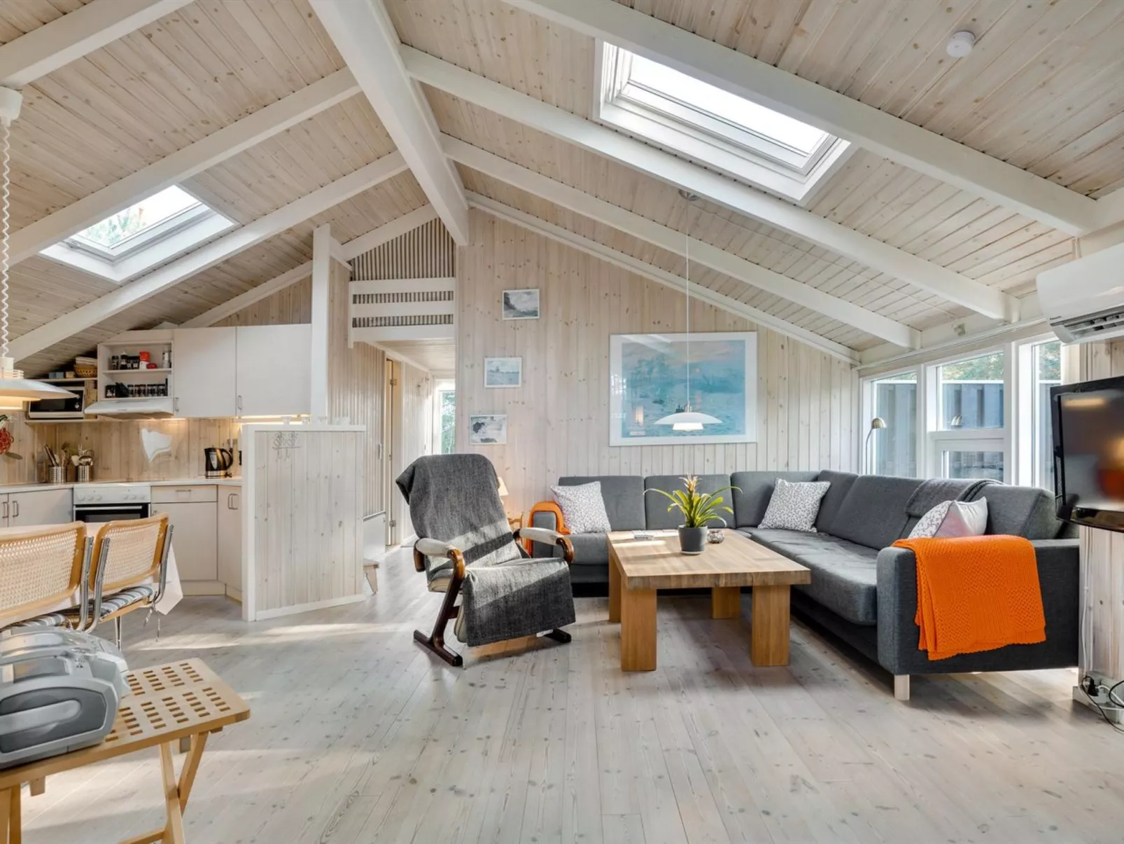 "Peter" - 400m from the sea-Inside