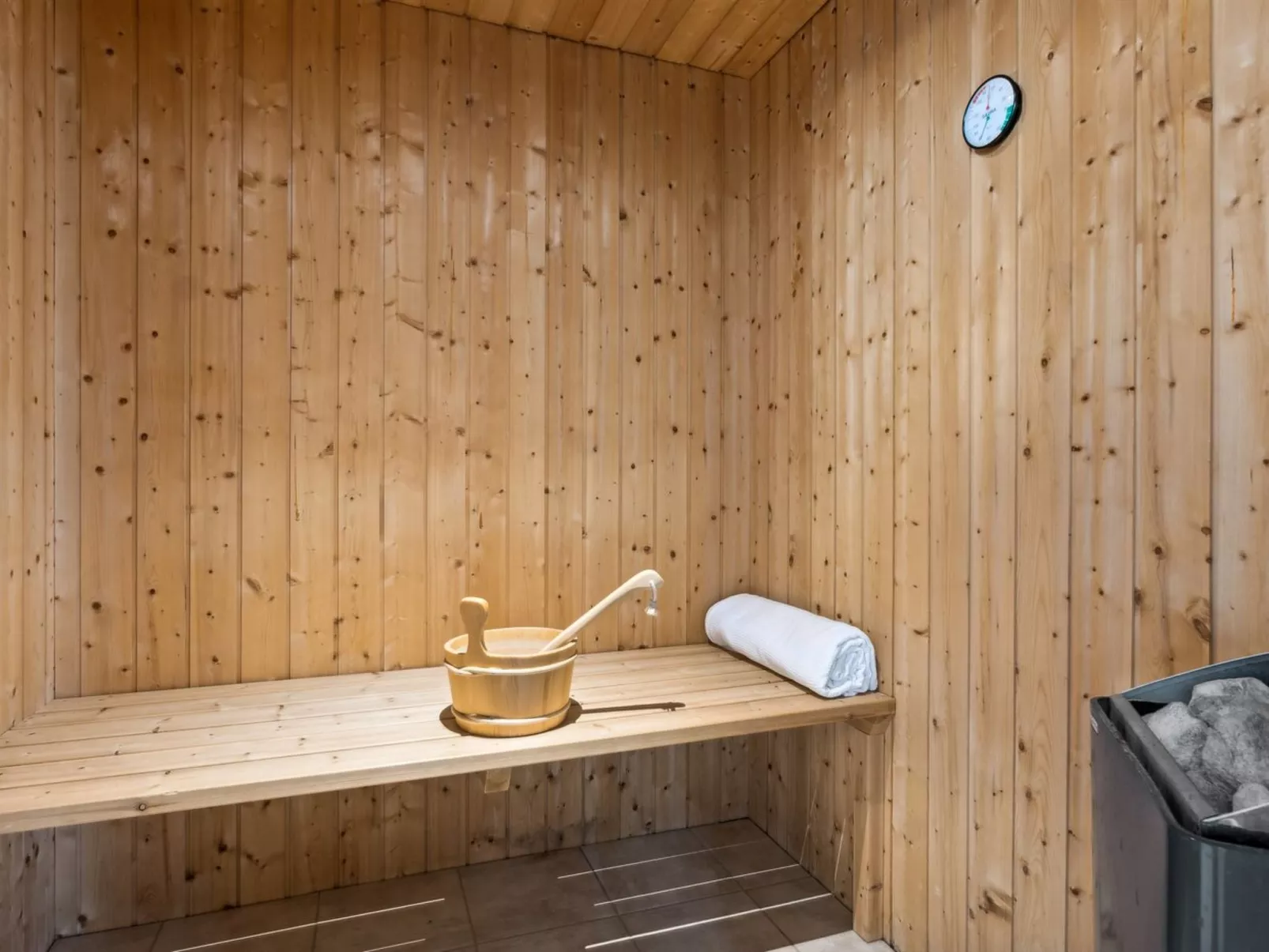 "Spurv" - 1.8km from the sea-Inside