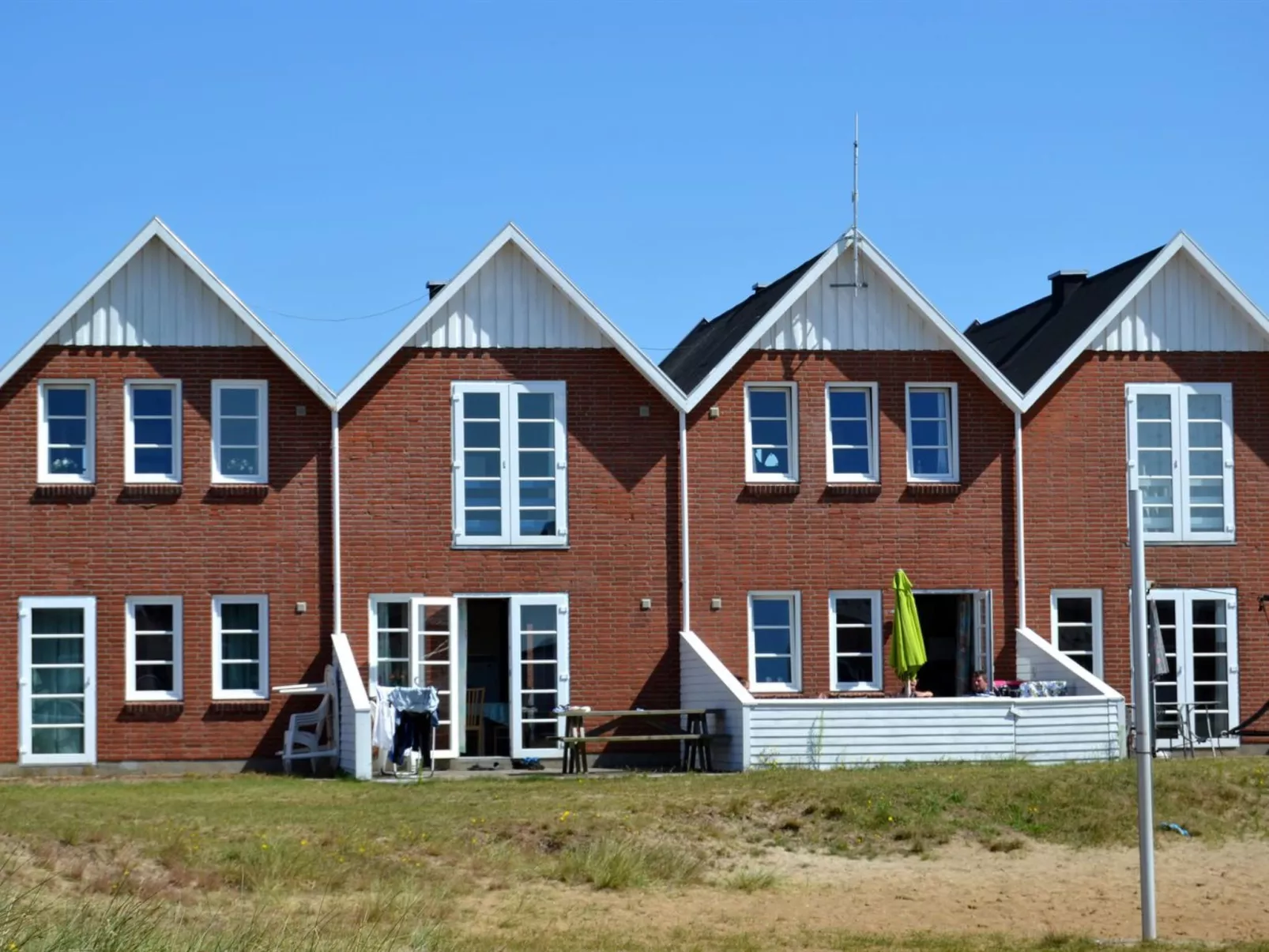 "Lynne" - 2.3km from the sea - Outside