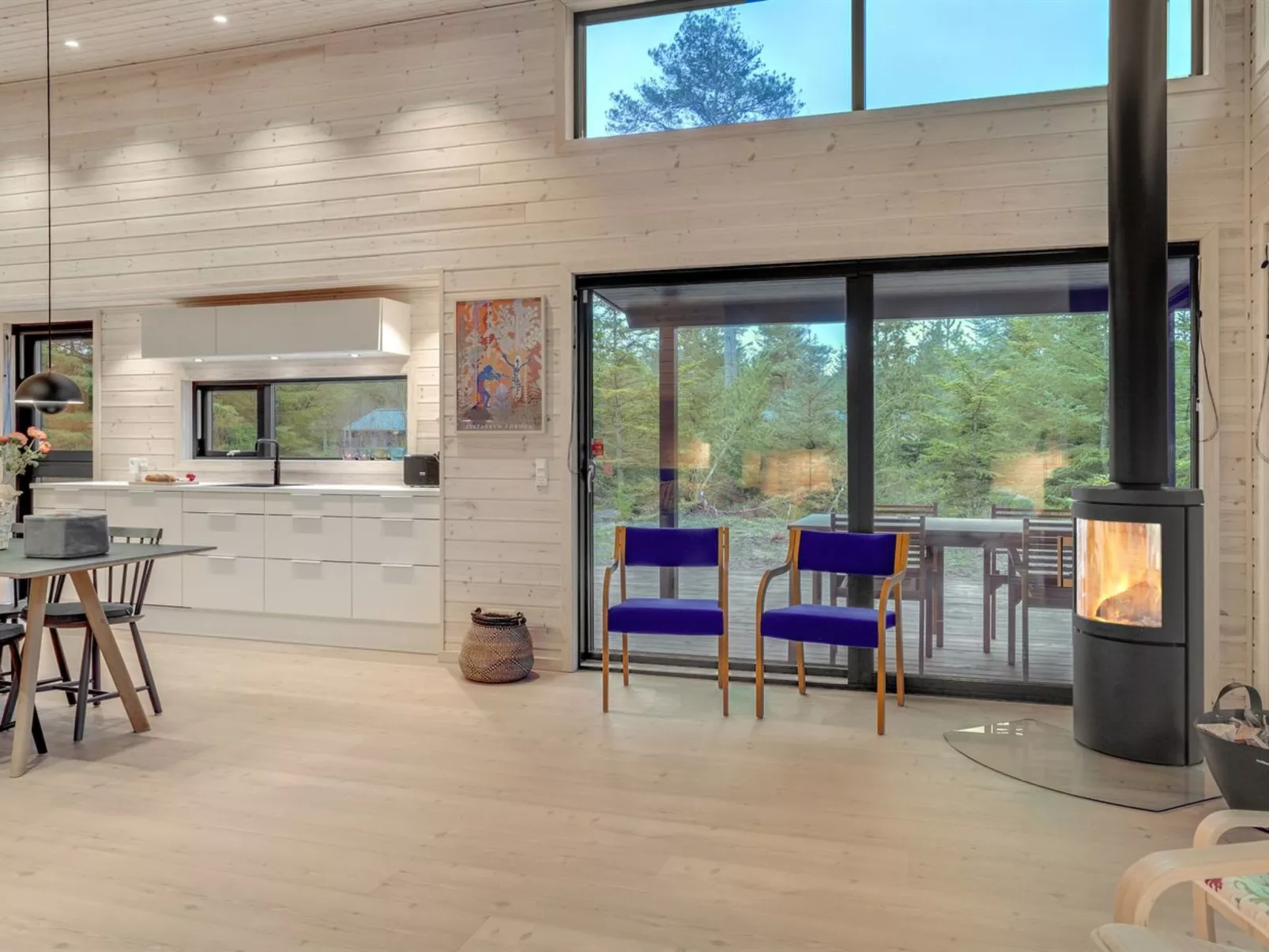 "Gunnor" - 1.3km from the sea-Inside