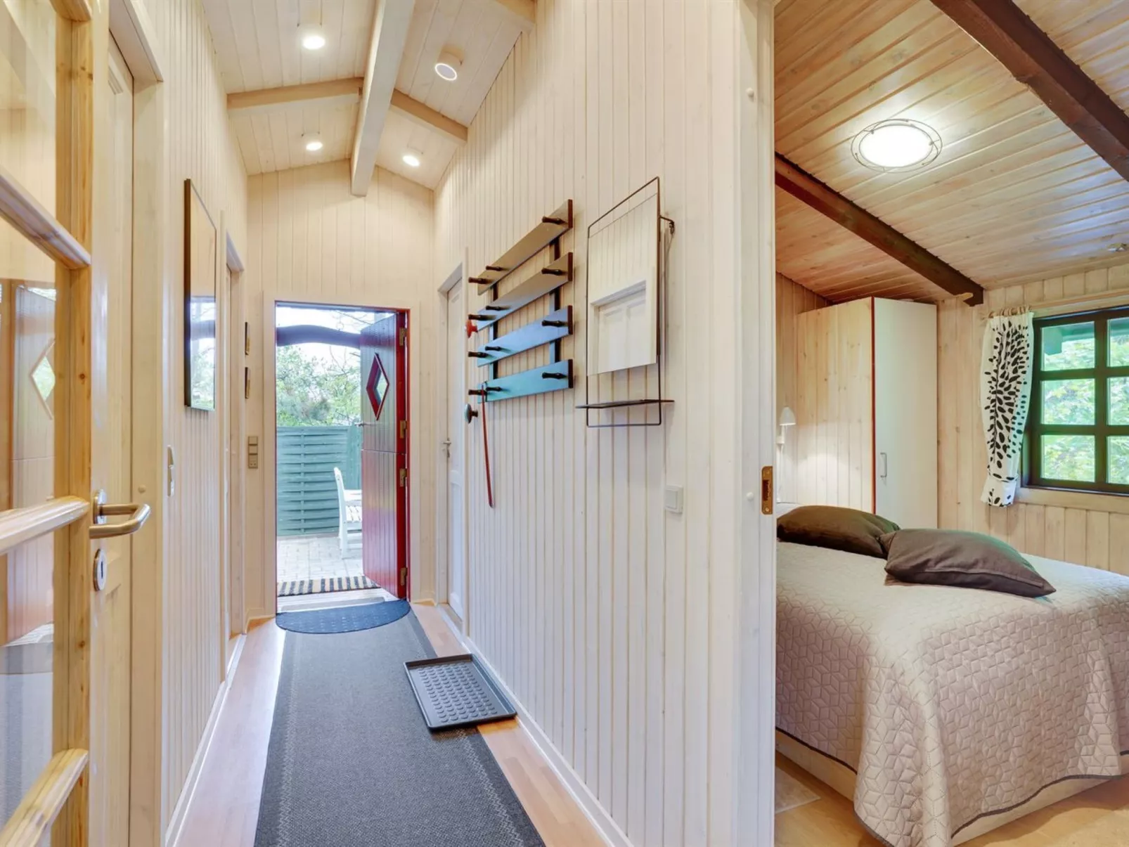 "Gail" - 400m to the fjord-Inside