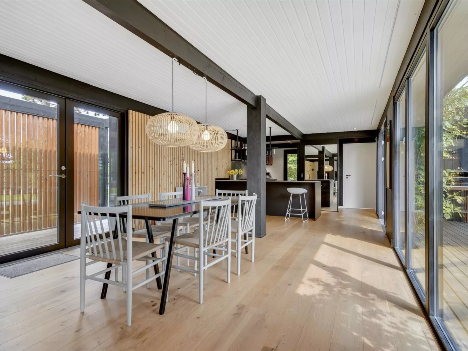 "Hævnir" - 1km from the sea-Dedans