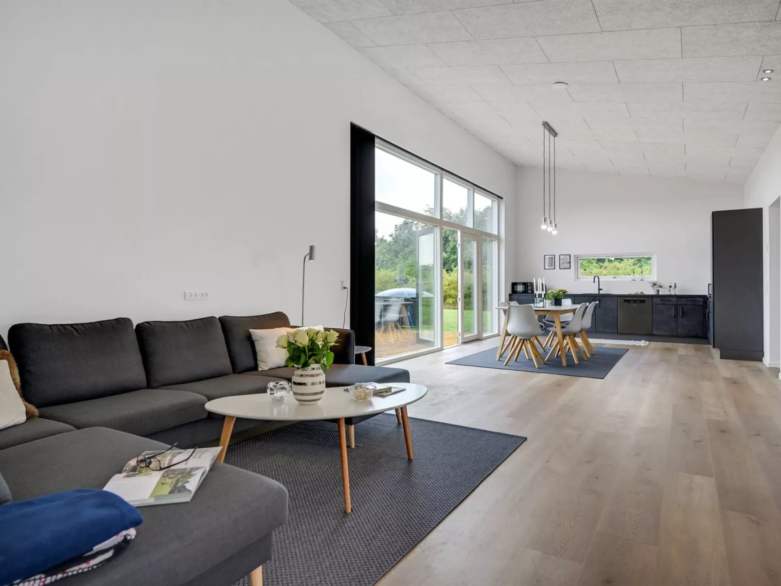 "Aatami" - 500m from the sea-Dedans