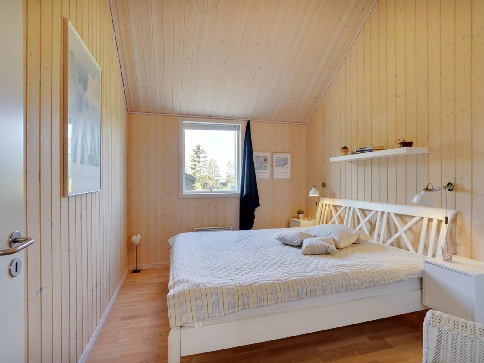 "Eireen" - 600m to the fjord-Inside