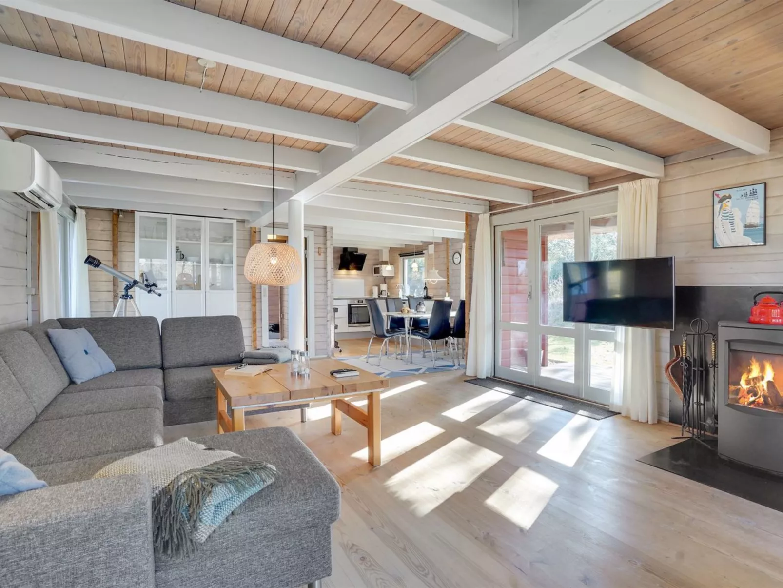 "Tine" - 2.3km from the sea-Inside