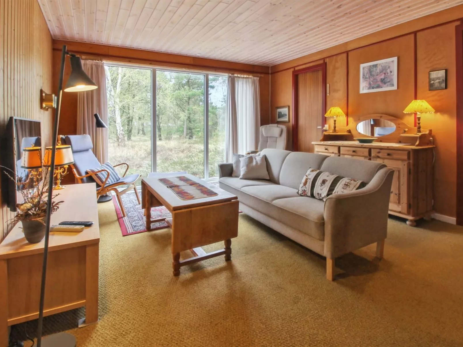 "Redward" - 1km from the sea-Drinnen