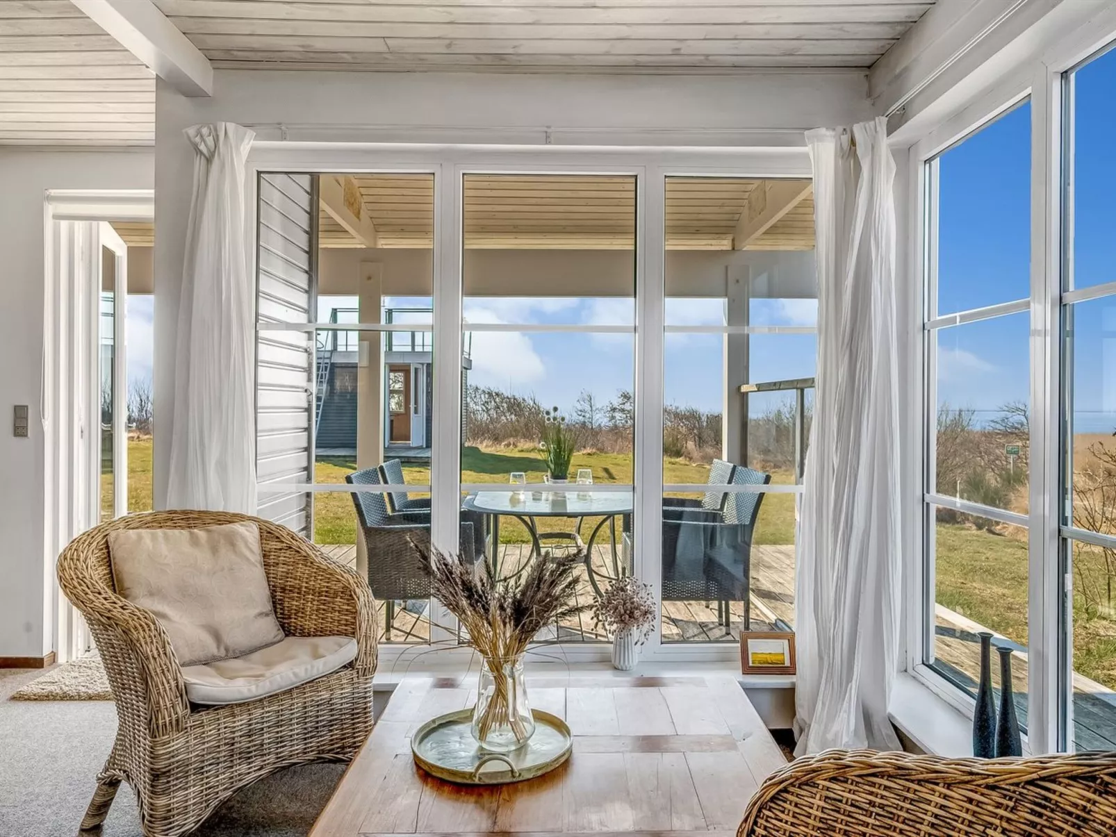 "Bjart" - 50m to the fjord-Dedans