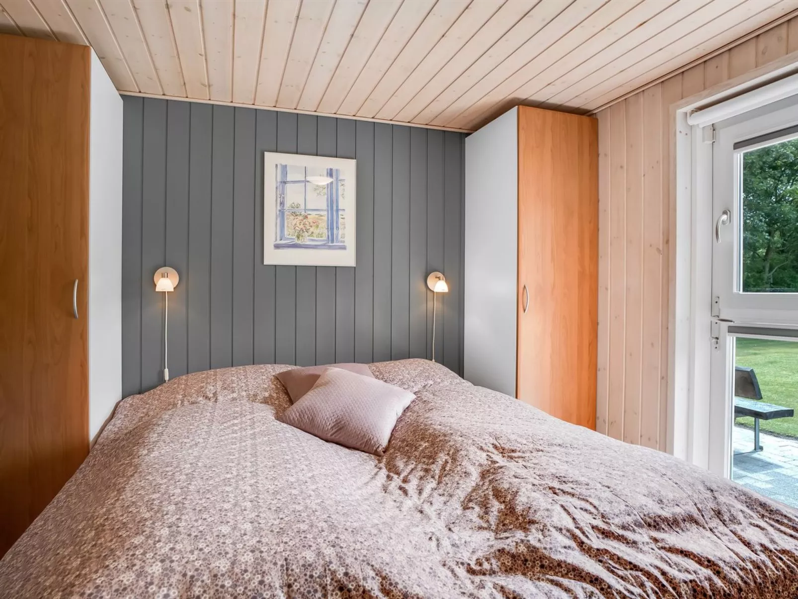 "Yorrit" - 500m to the fjord-Inside