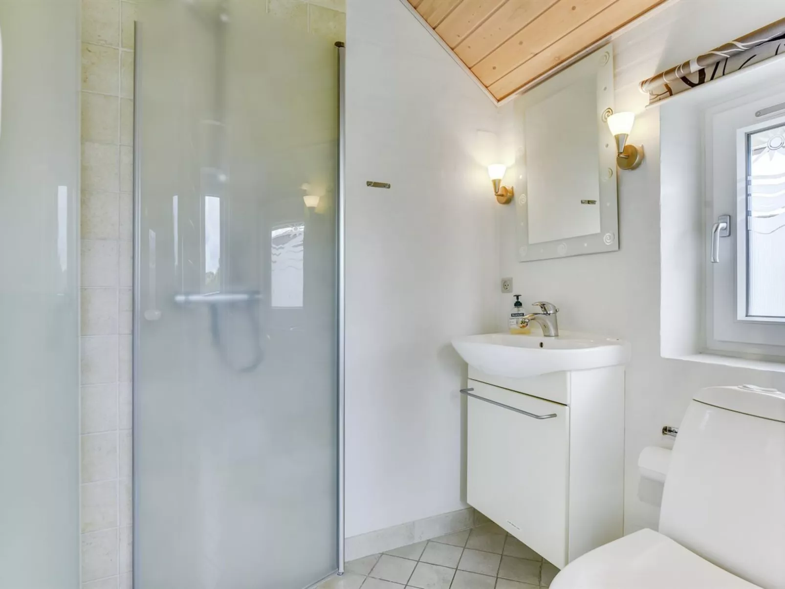 "Sigbritt" - 100m from the sea-Drinnen