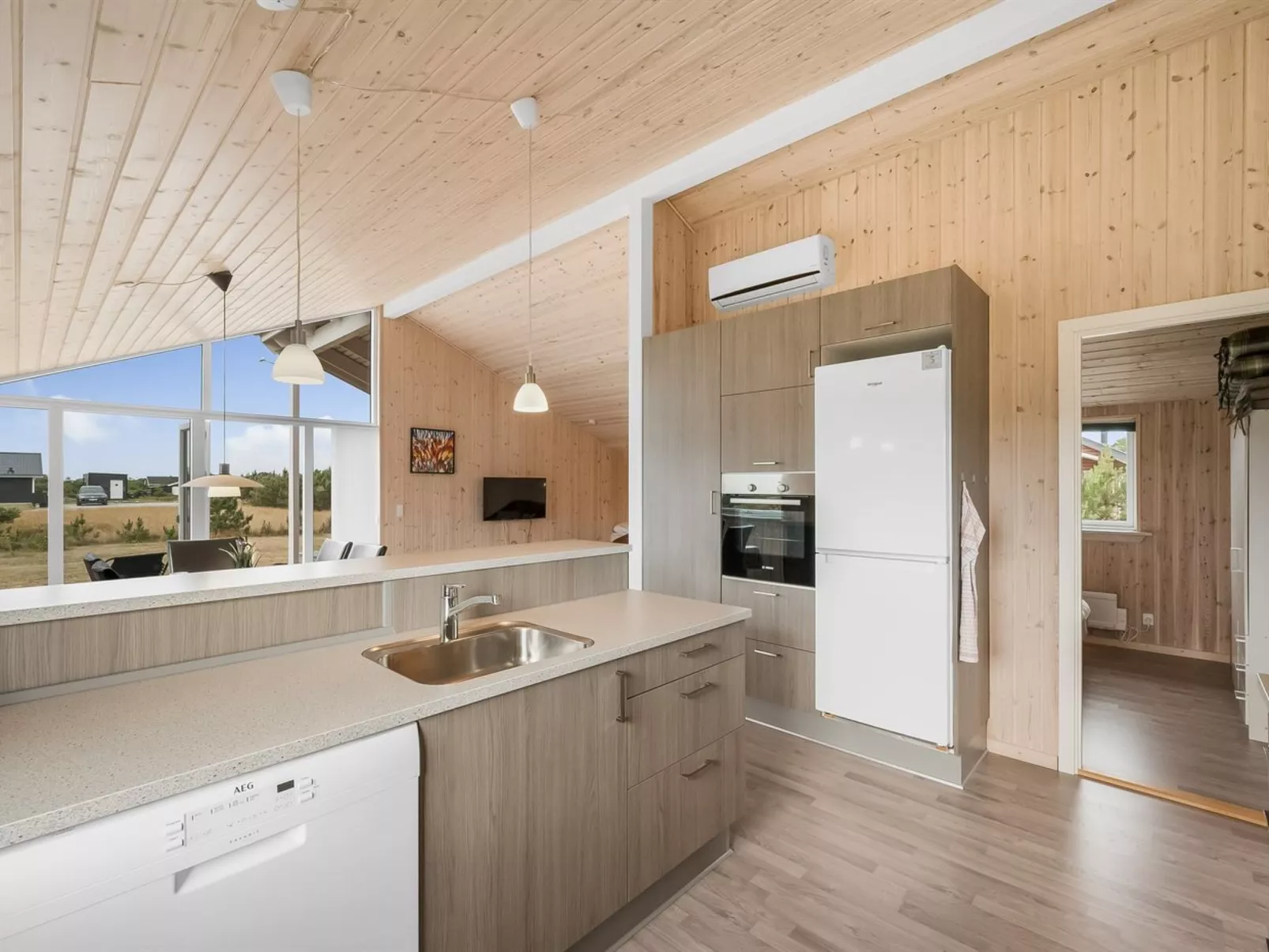 "Clement" - 500m to the fjord-Drinnen