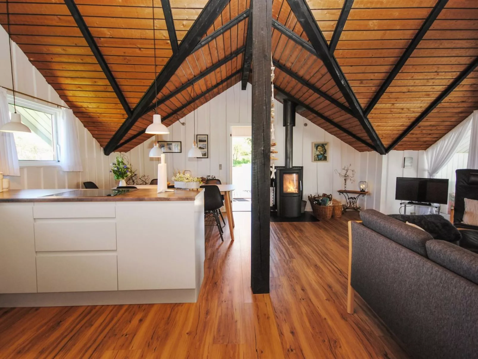 "Sakulf" - 600m from the sea-Inside