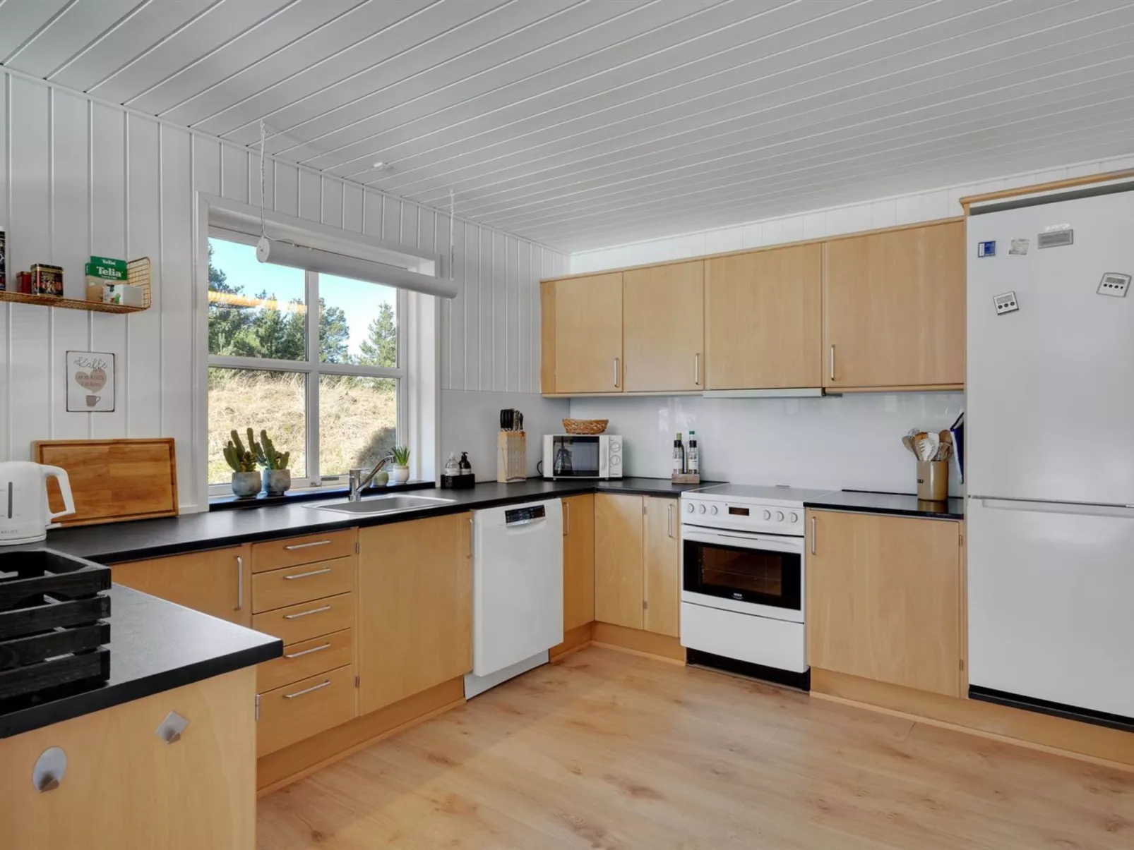 "Harpa" - 2.5km from the sea-Dedans