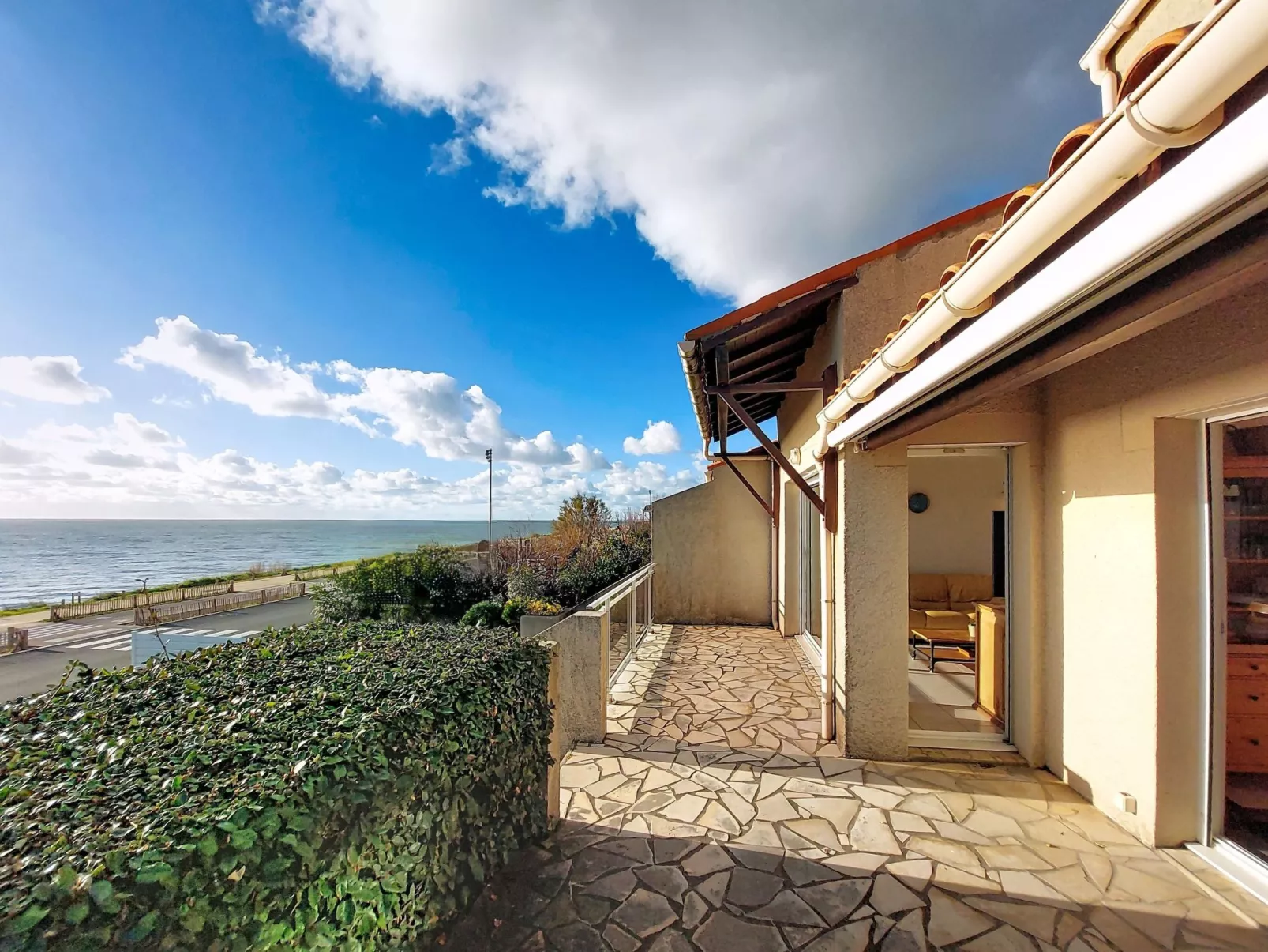 La Grande Côte-Outside