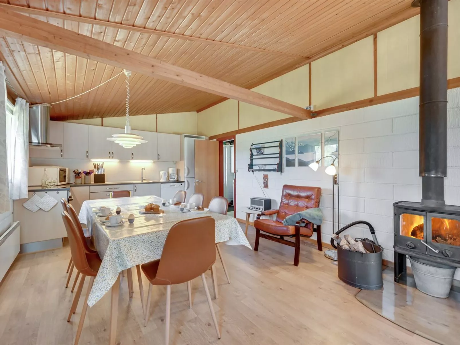 "Agna" - 700m to the fjord-Dedans